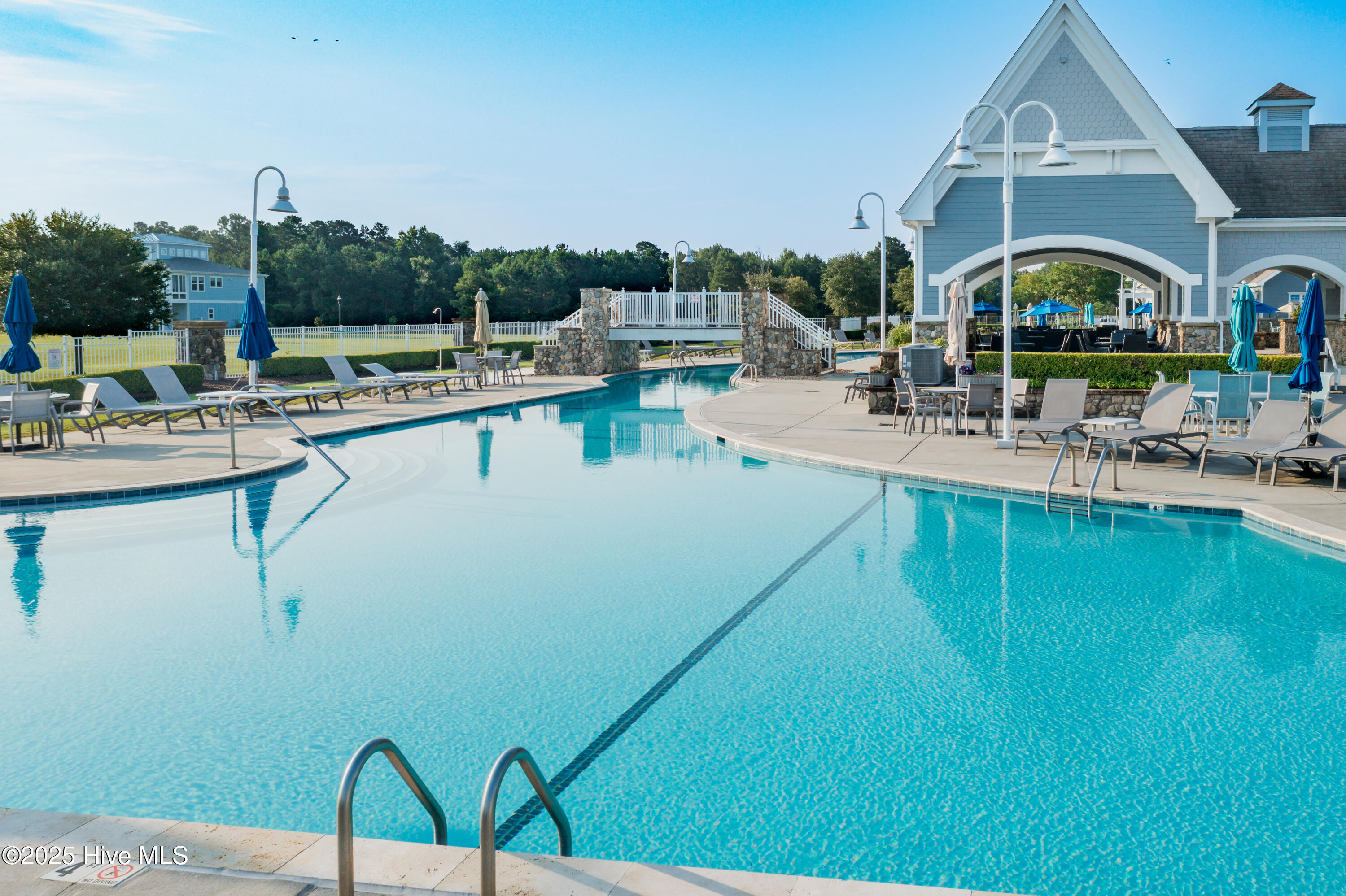 100557420 | Photo 22