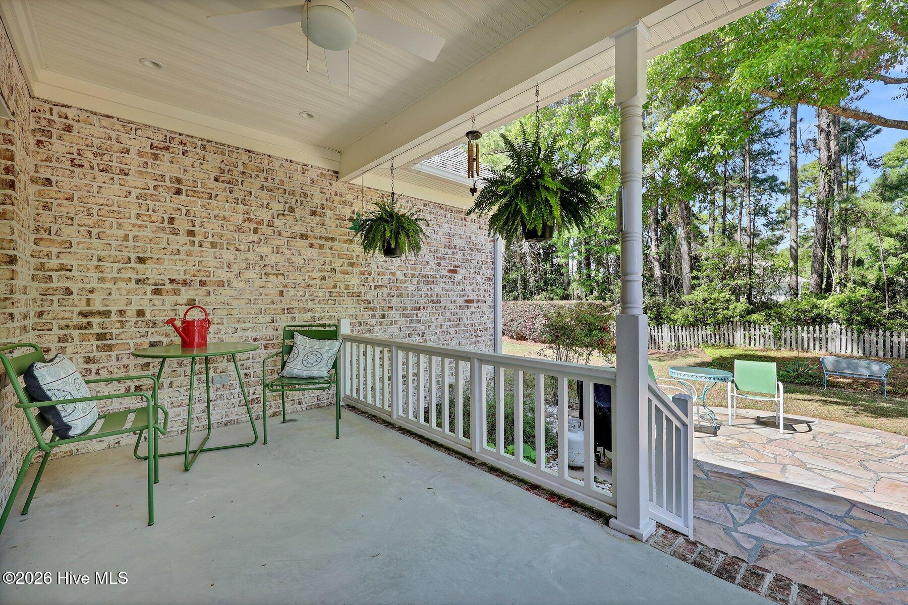 100567286 | Photo 23