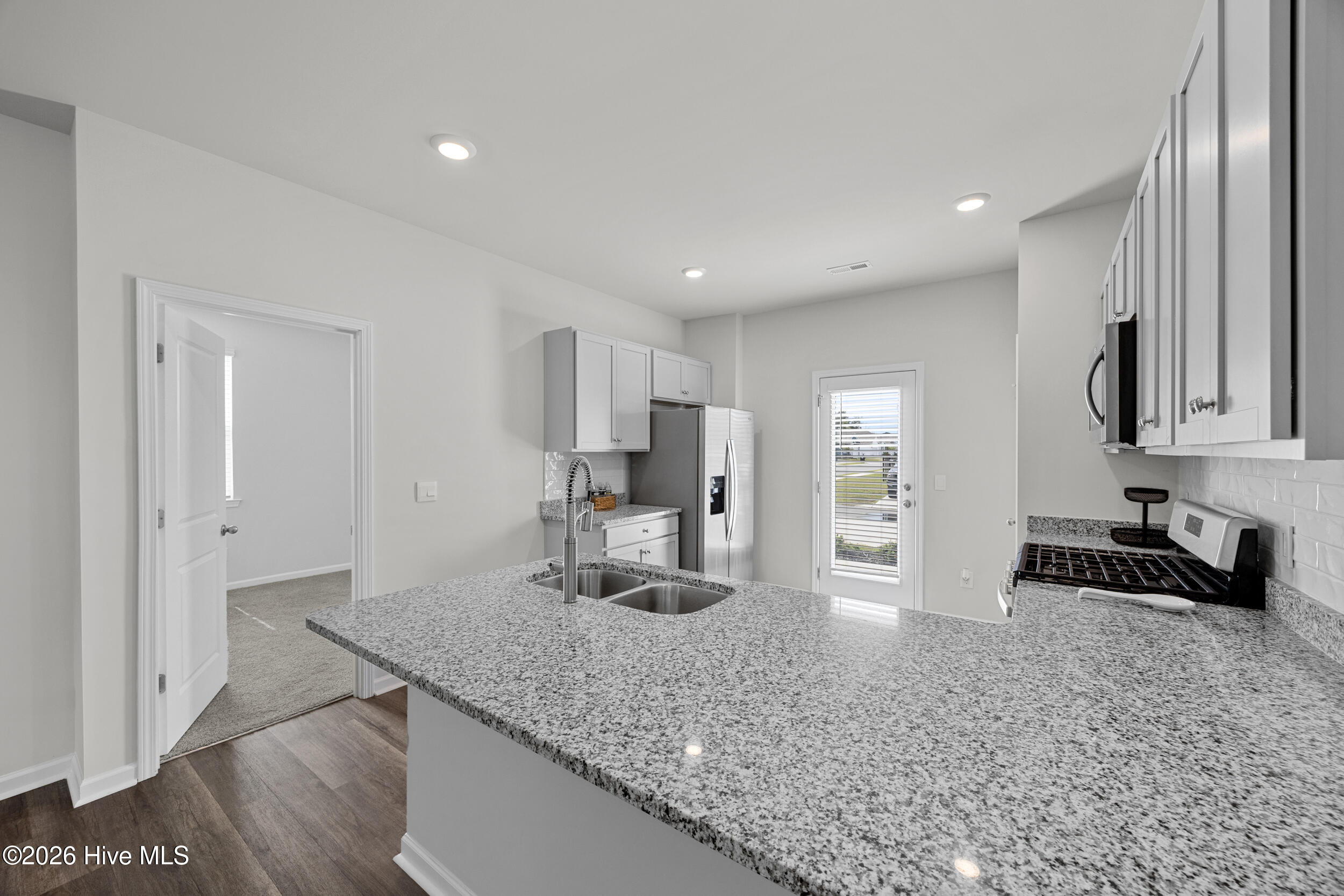 100565485 | Photo 19