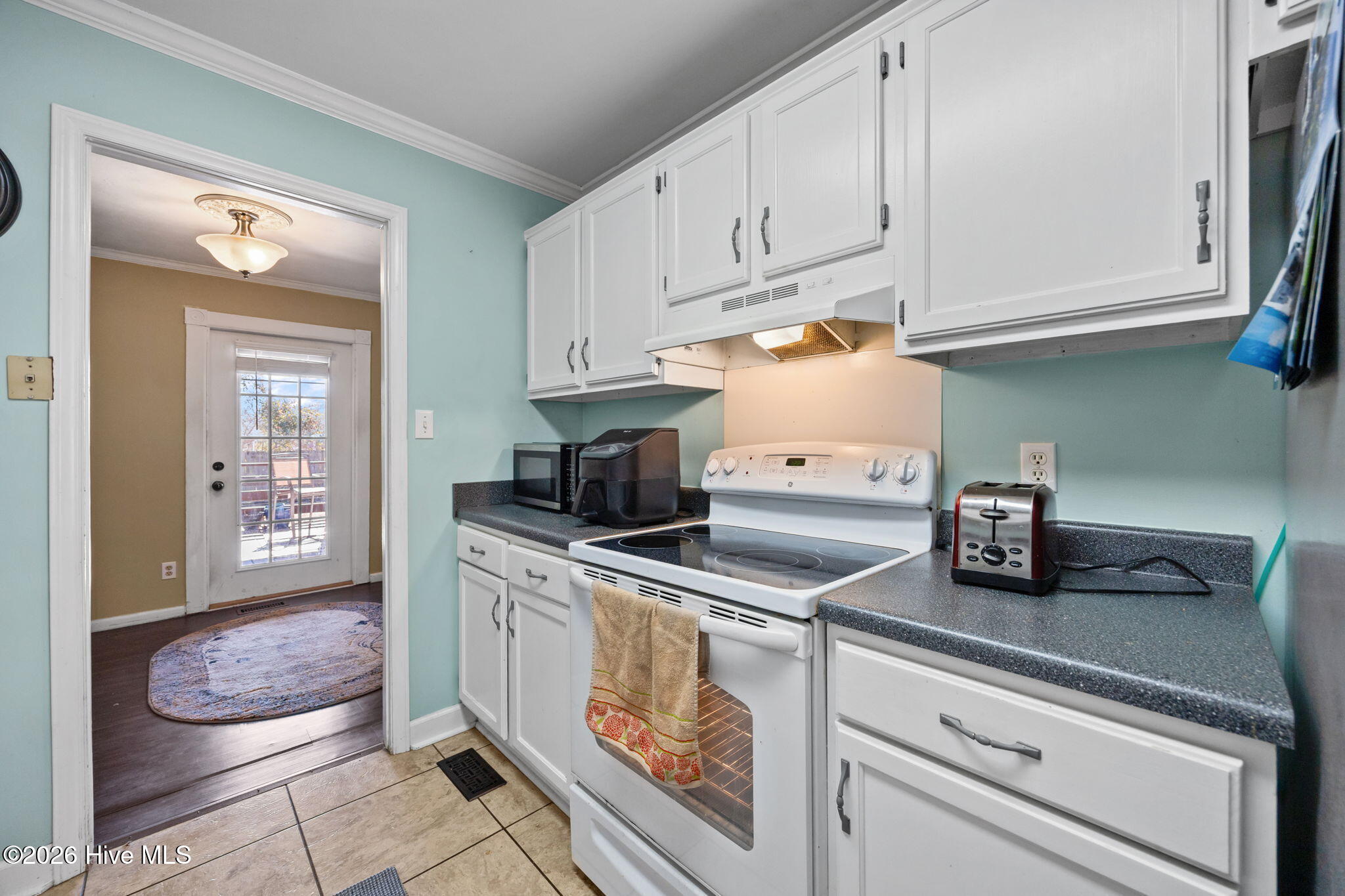 100553849 | Photo 12