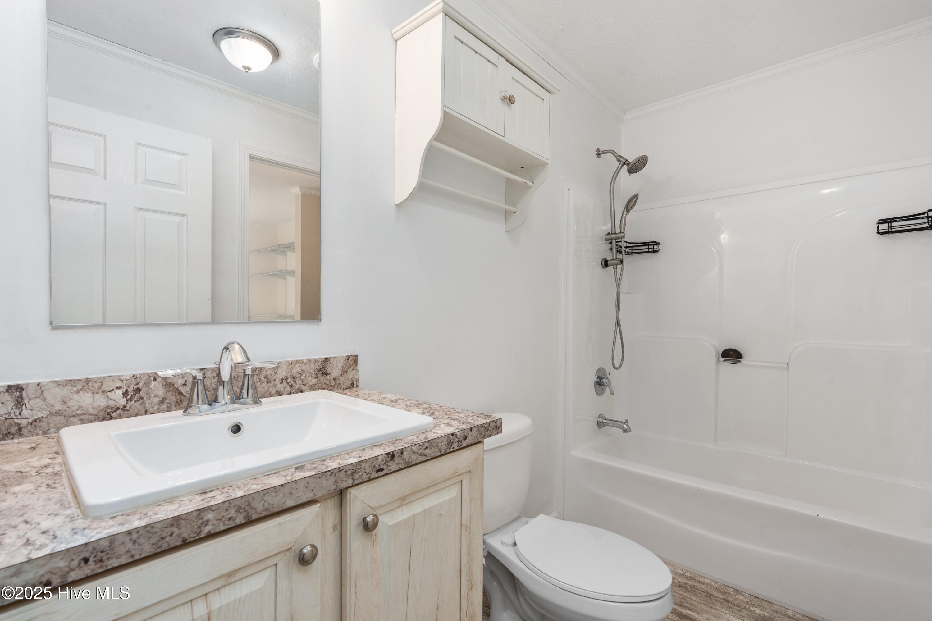 100538120 | Photo 22