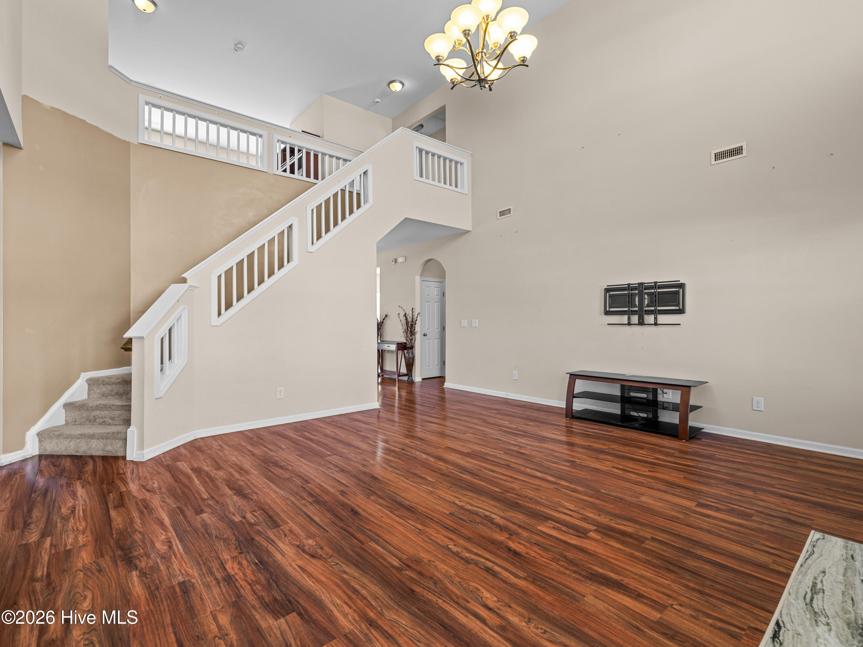 100553389 | Photo 16