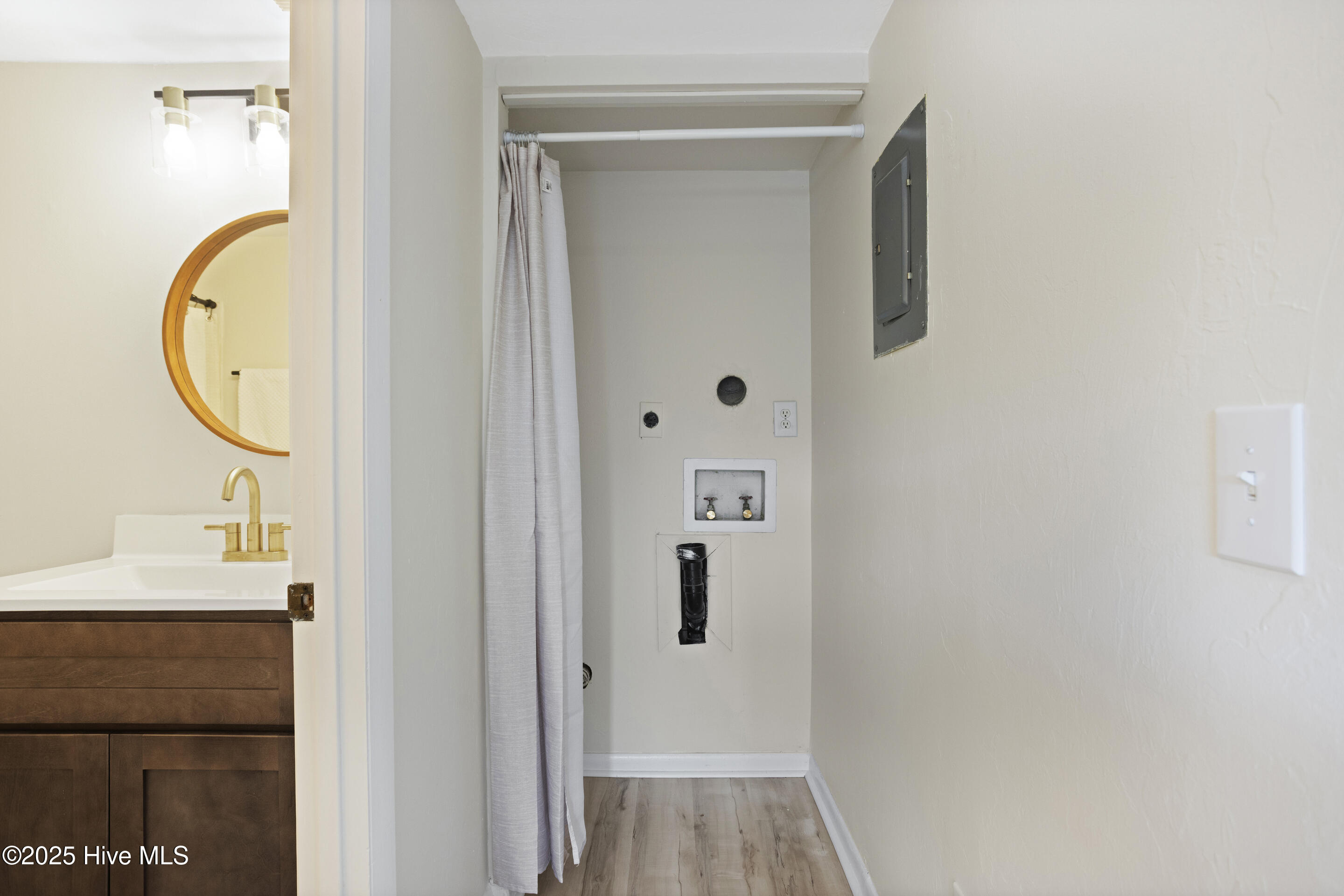 100537124 | Photo 24