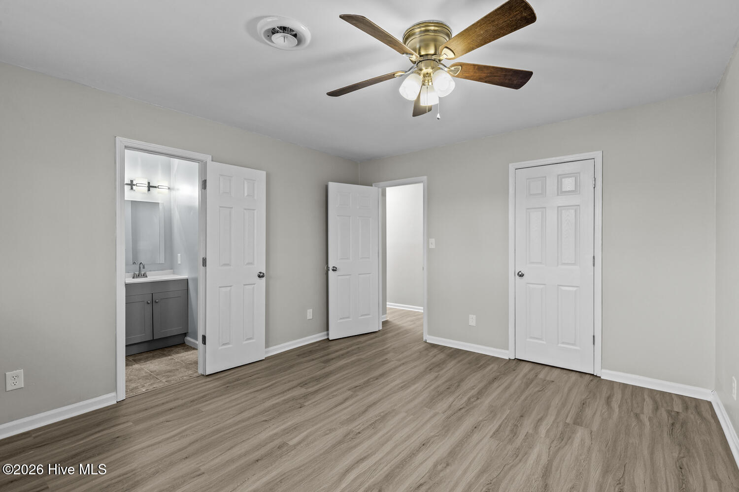 100551679 | Photo 12