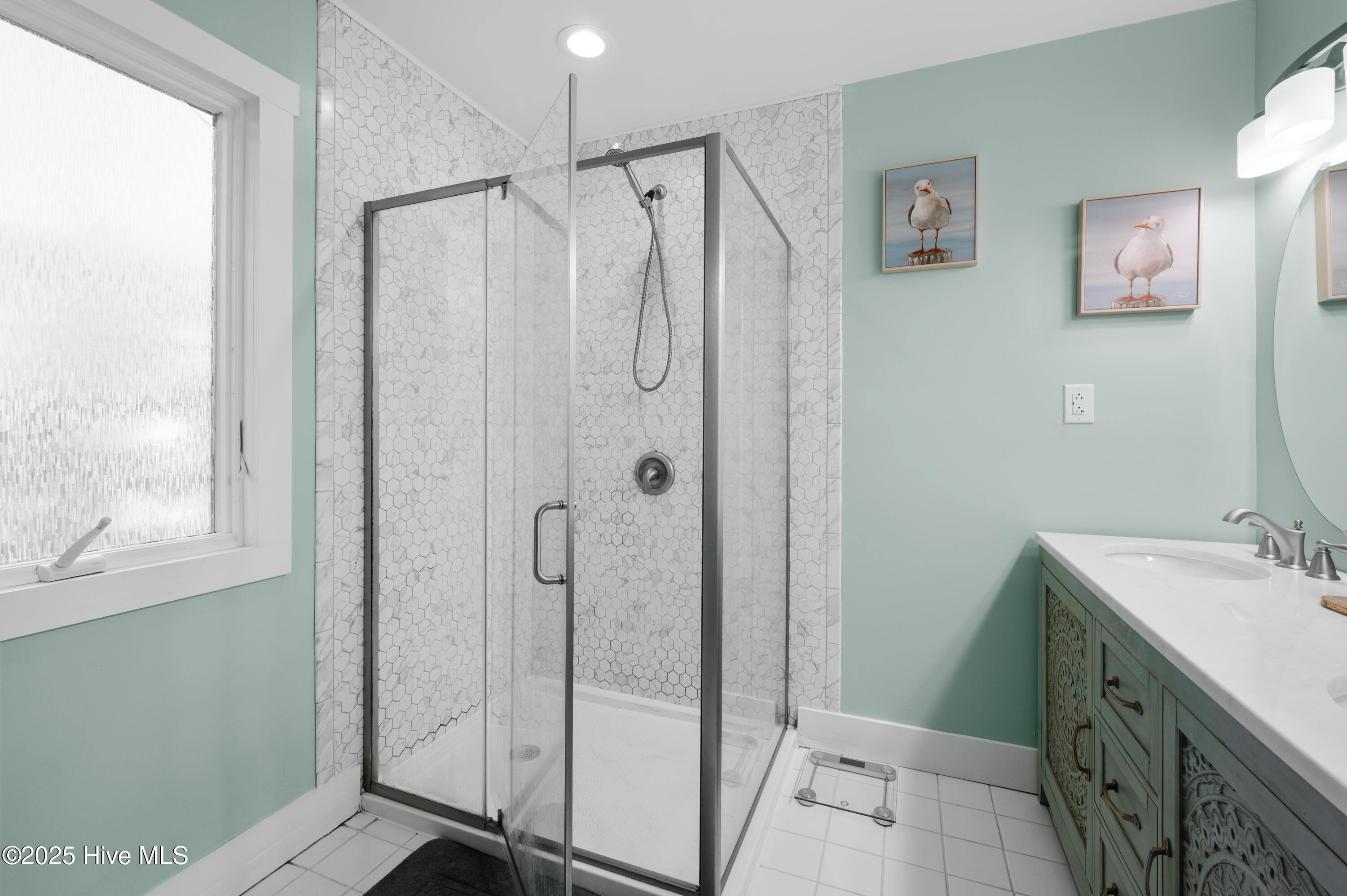 100542345 | Photo 21