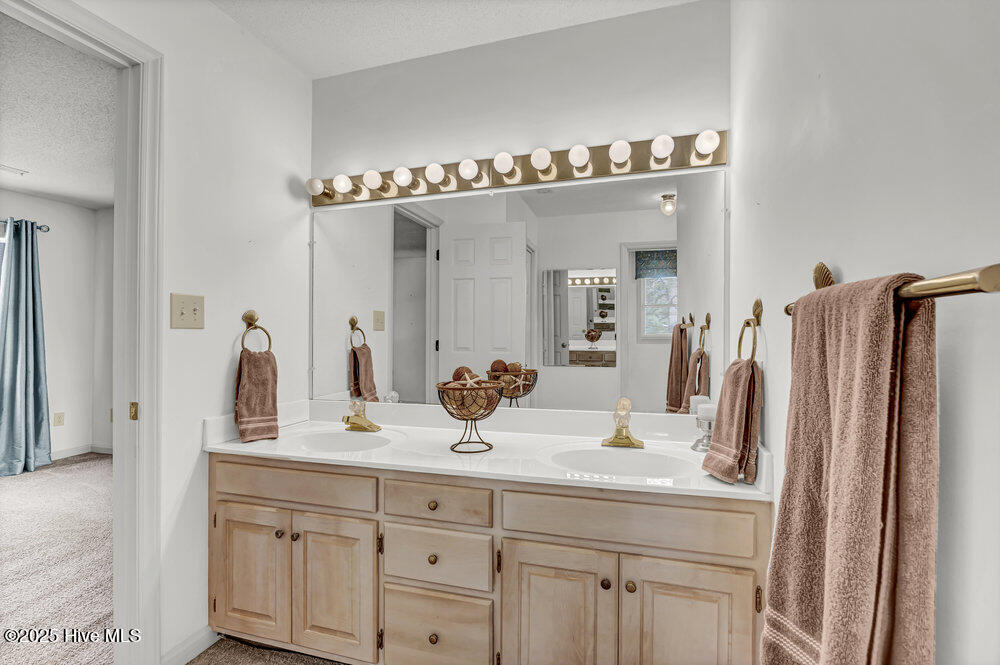 100526999 | Photo 37