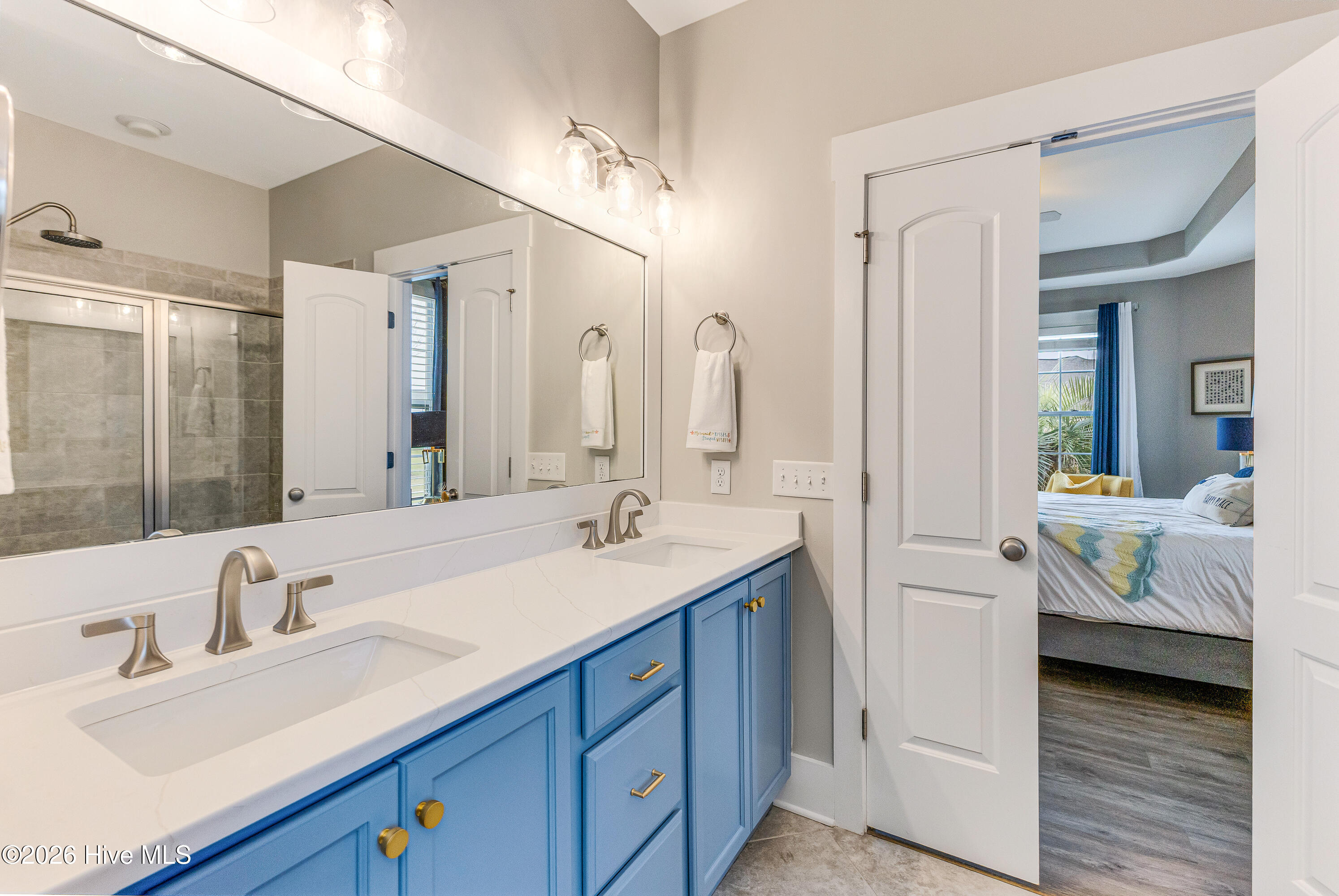 100555586 | Photo 26