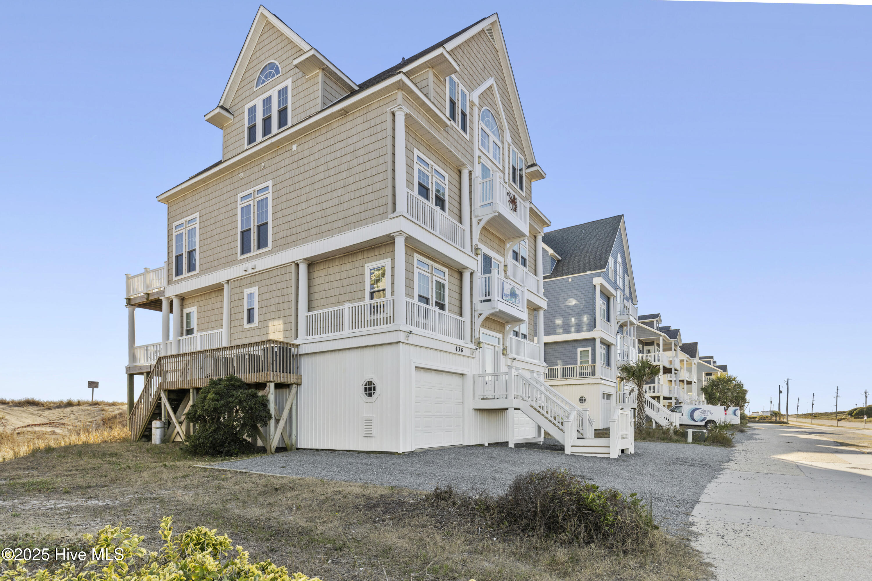 100546411 | Photo 75