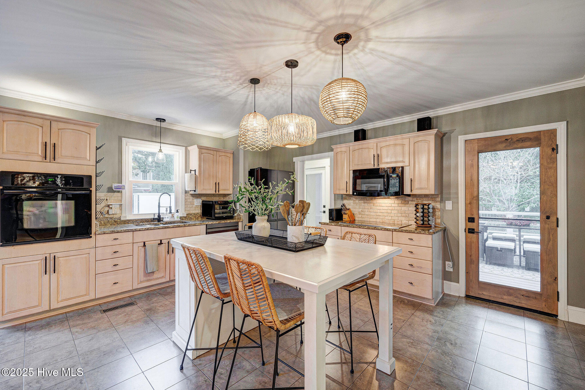 100534059 | Photo 10