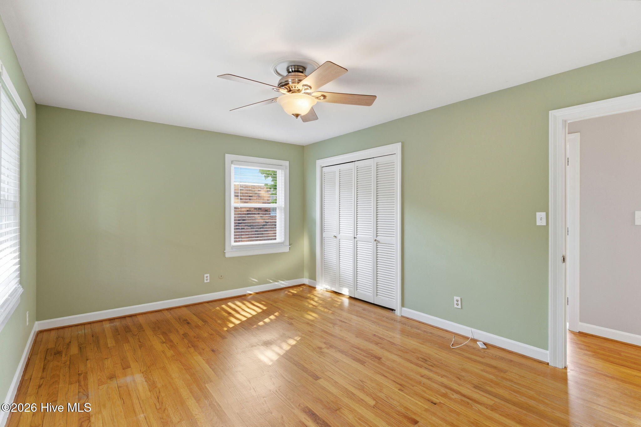 100569519 | Photo 25