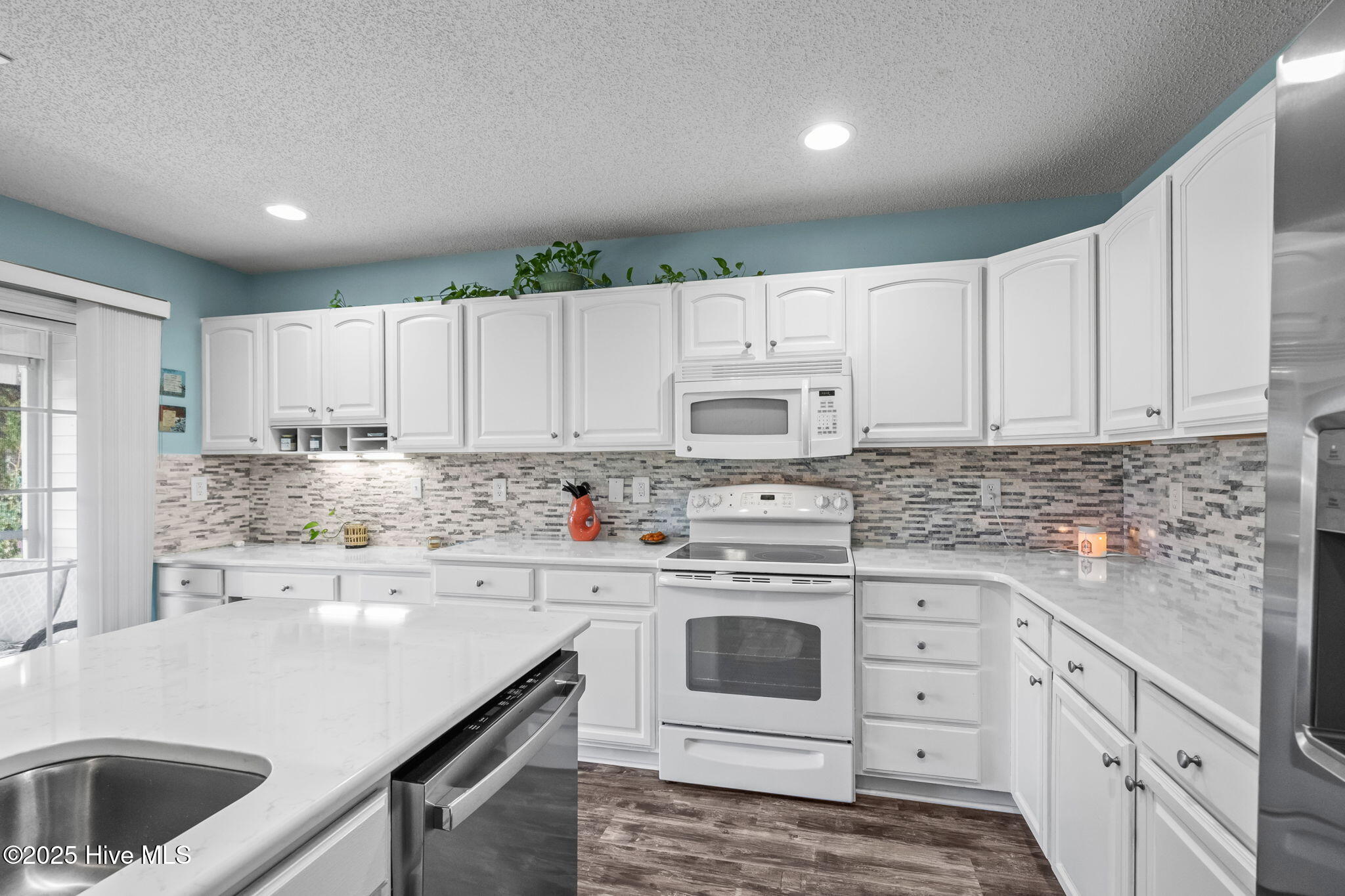 3035 Cedar Creek Lane, Carolina Shores, NC 28467 – photo 5: 22-web-or-mls-3035 Cedar Creek Ln 18