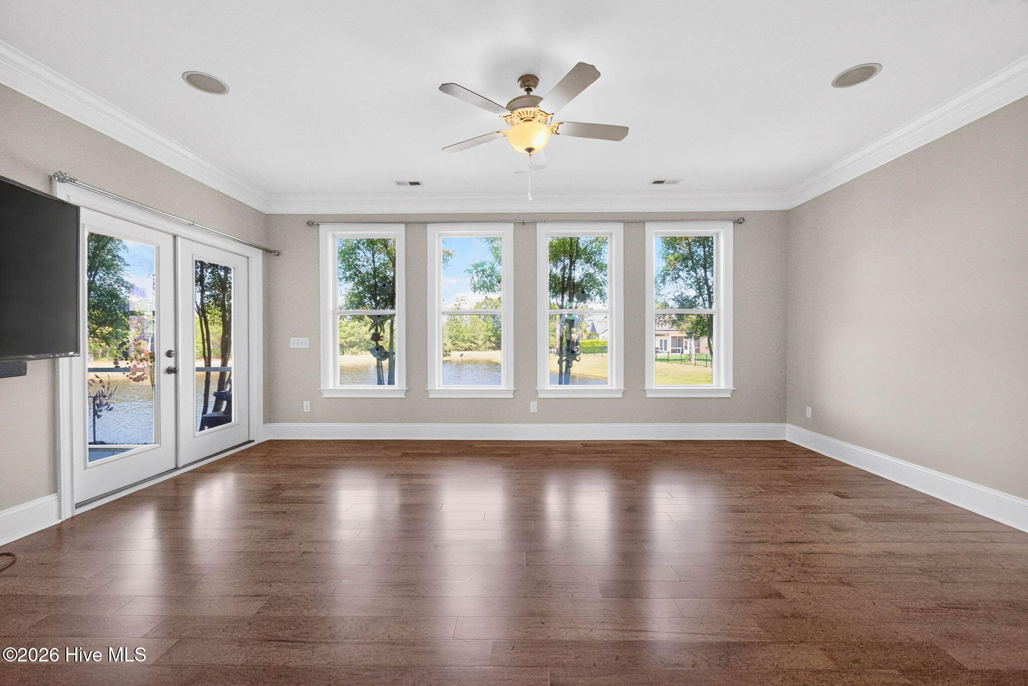 100567612 | Photo 26