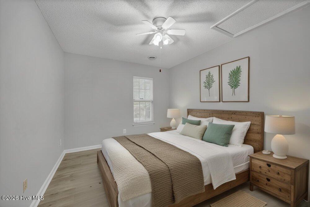 100570351 | Photo 13