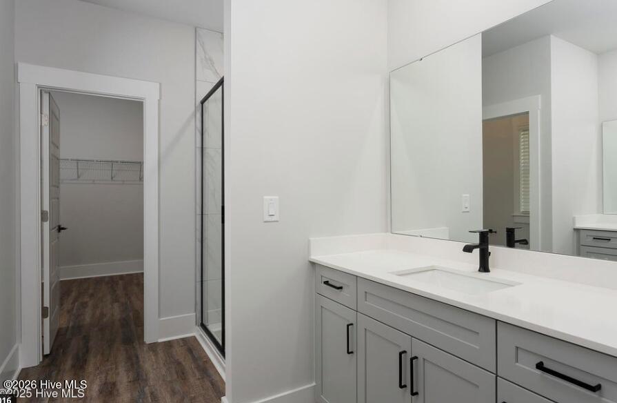 100561670 | Photo 16