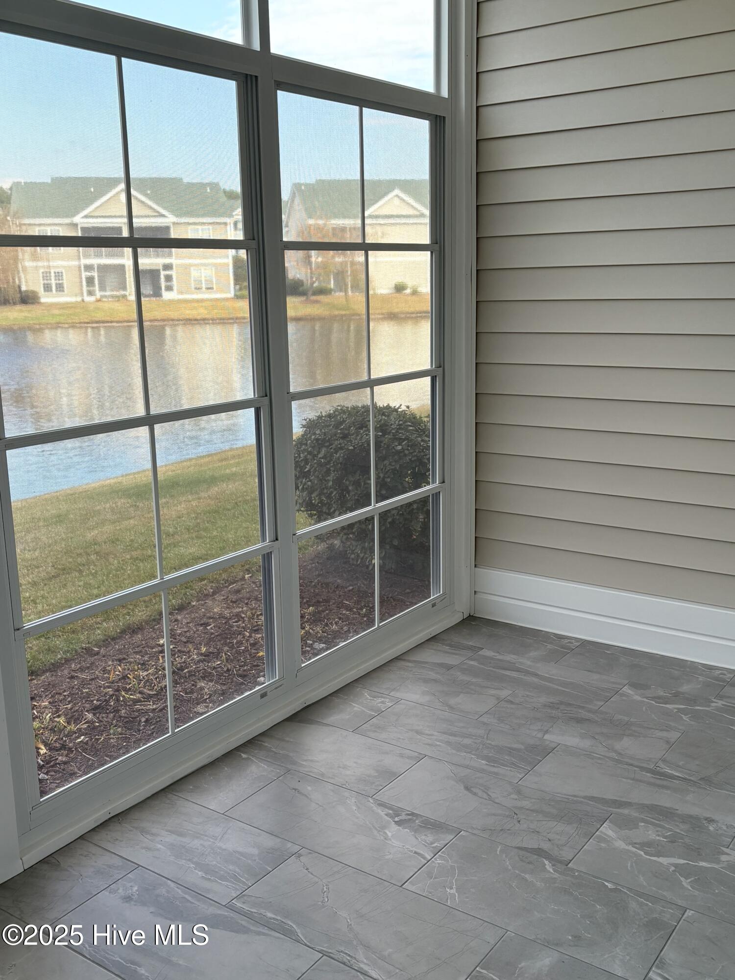 100542567 | Photo 48