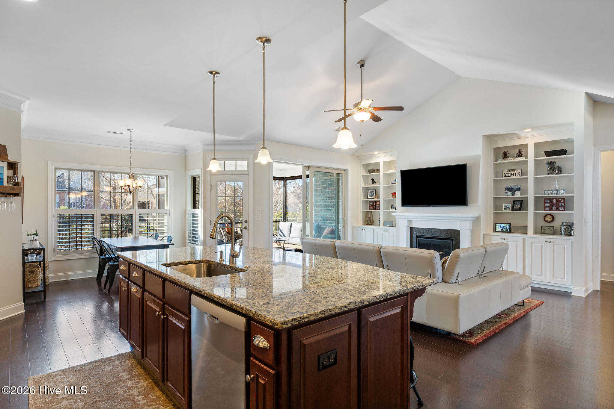 100564801 | Photo 14