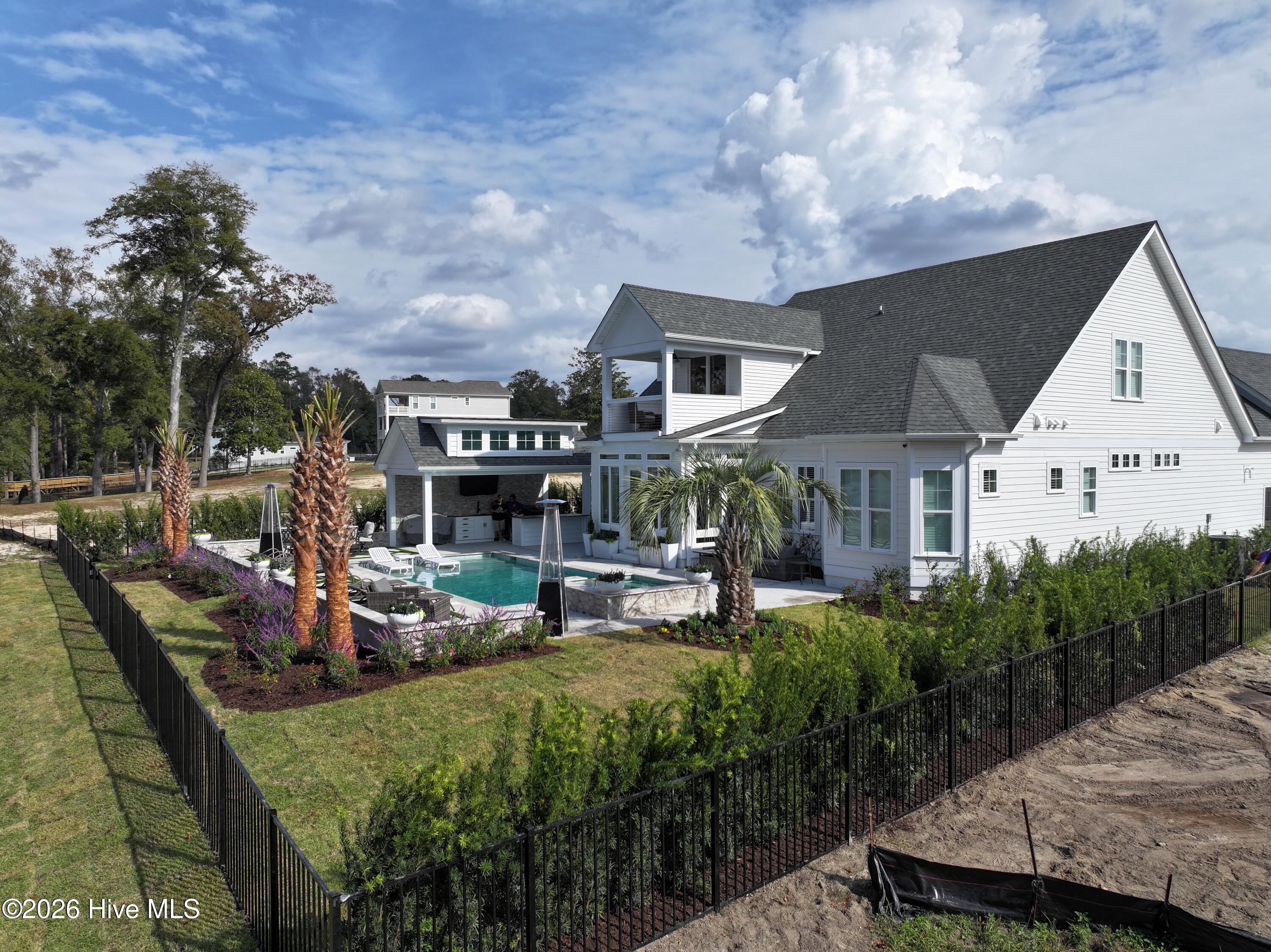 100554448 | Photo 51