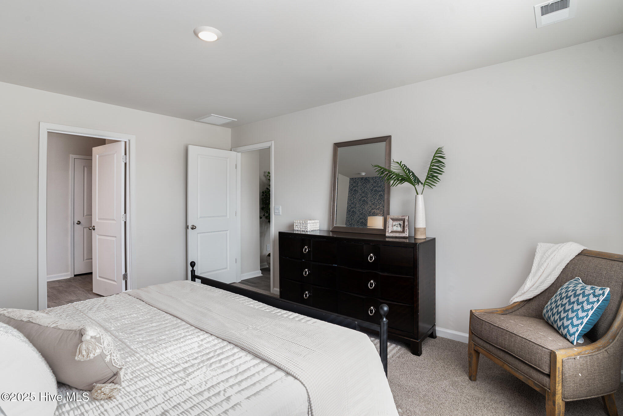 100532194 | Photo 14