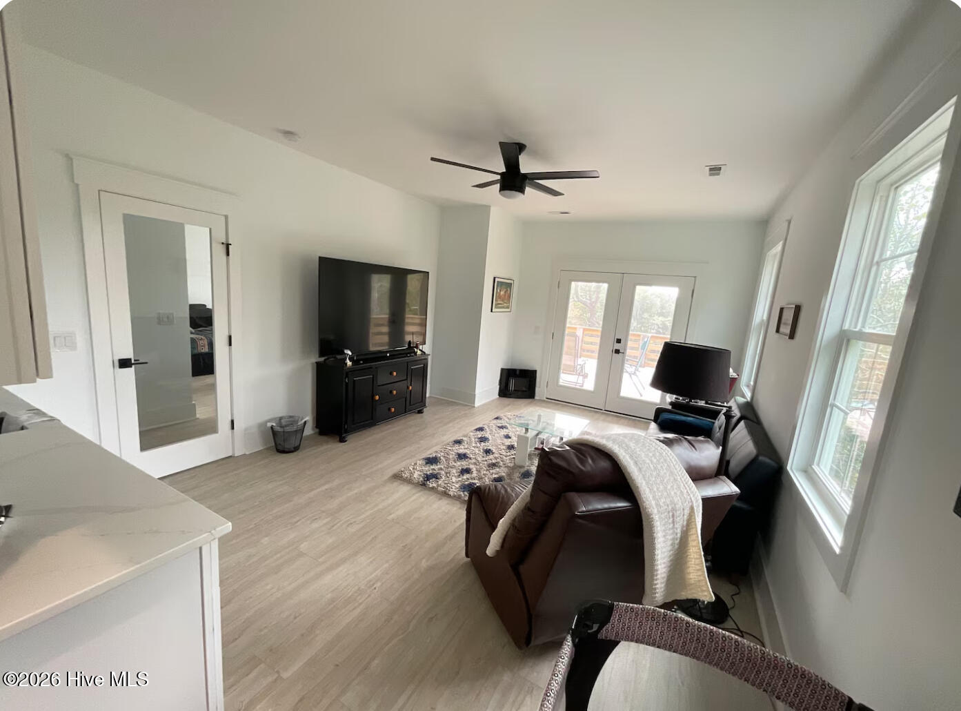 100547303 | Photo 48