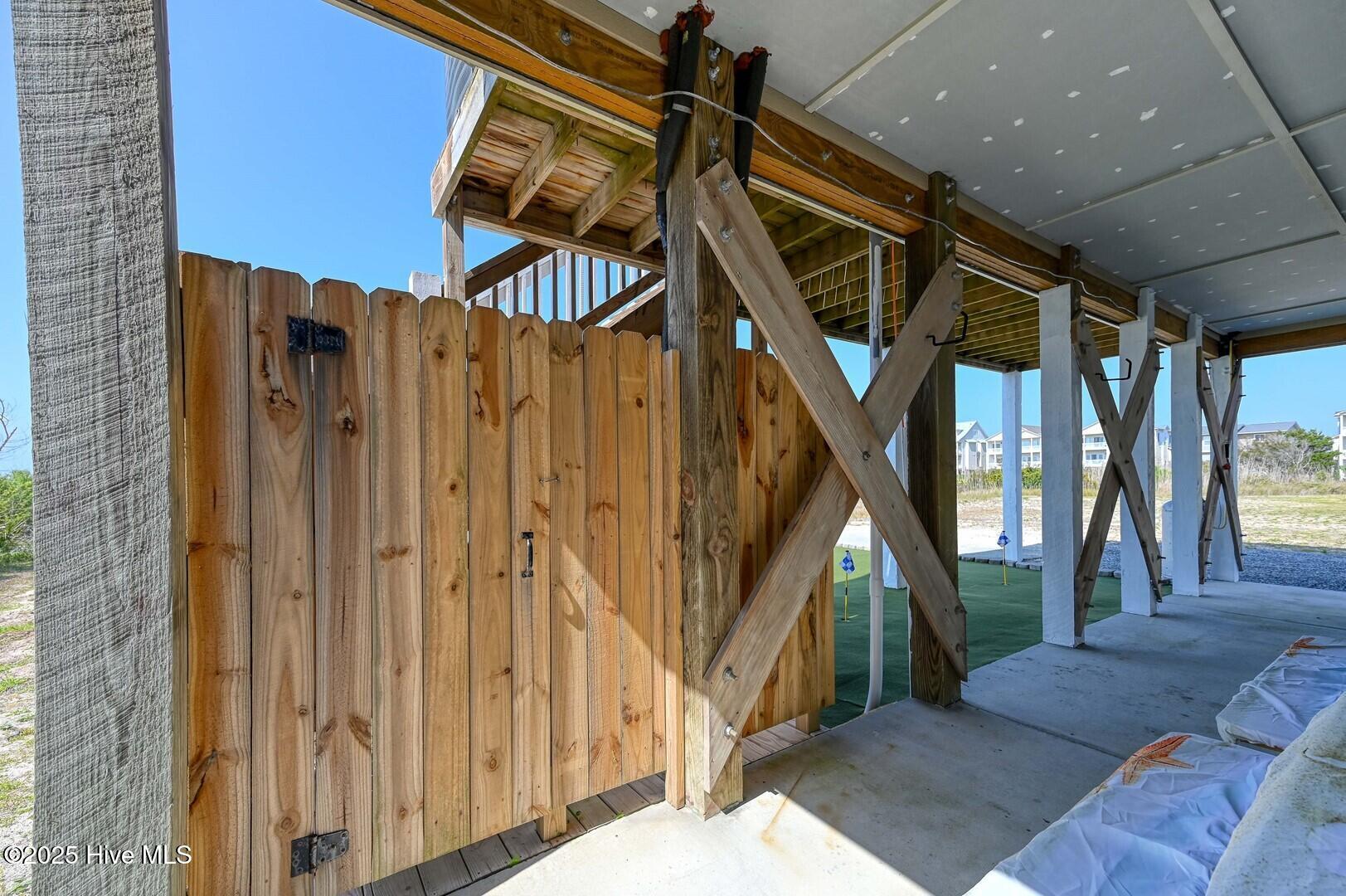 100496177 | Photo 53