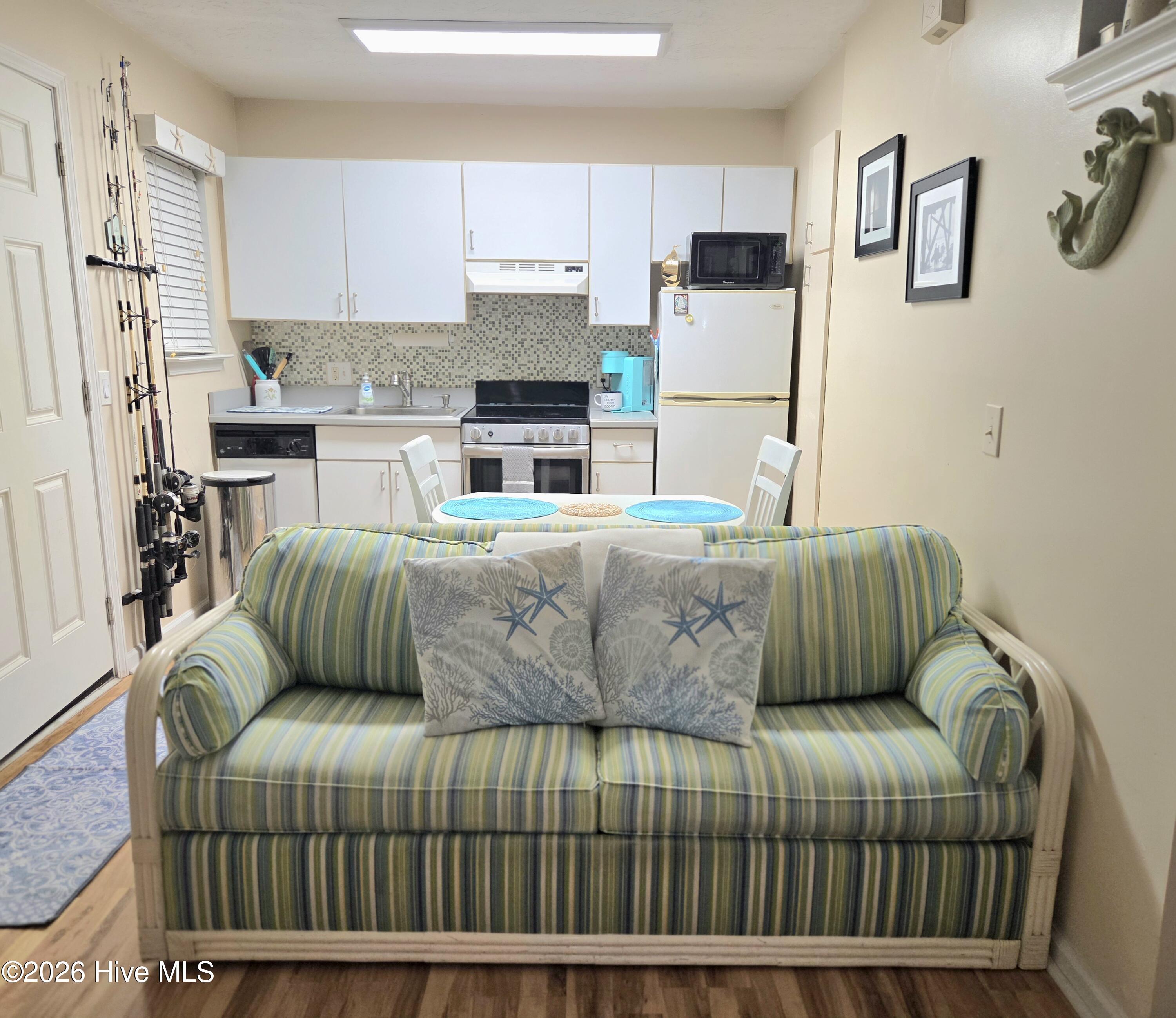 100555386 | Photo 10