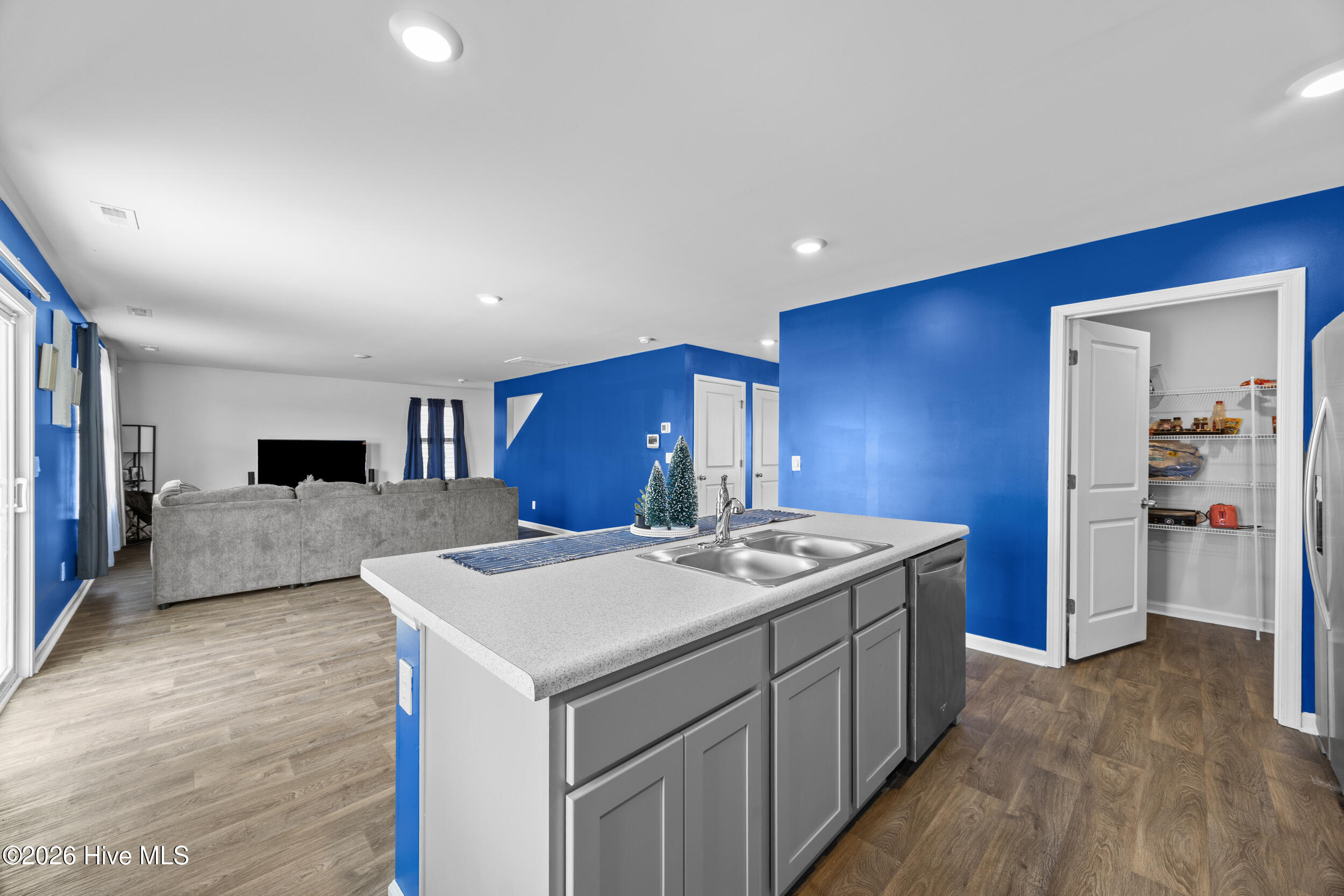 100558909 | Photo 11