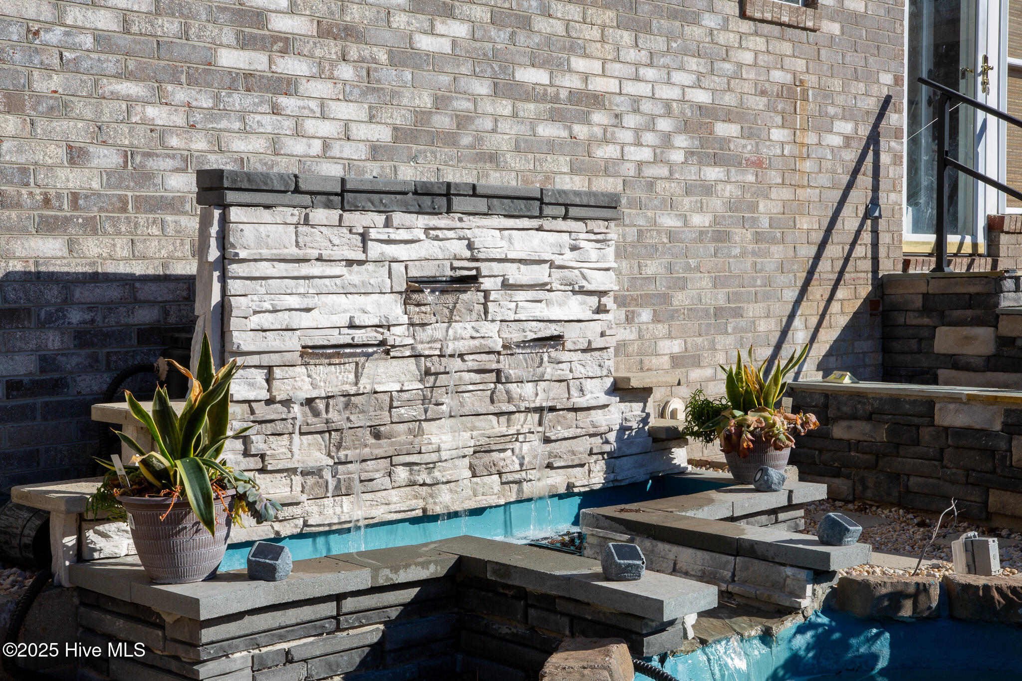 100546342 | Photo 23