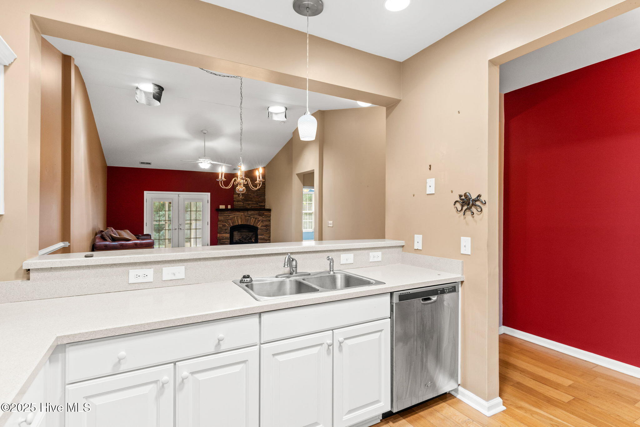 13-web-or-mls-CAMMediaLLC.com-07556