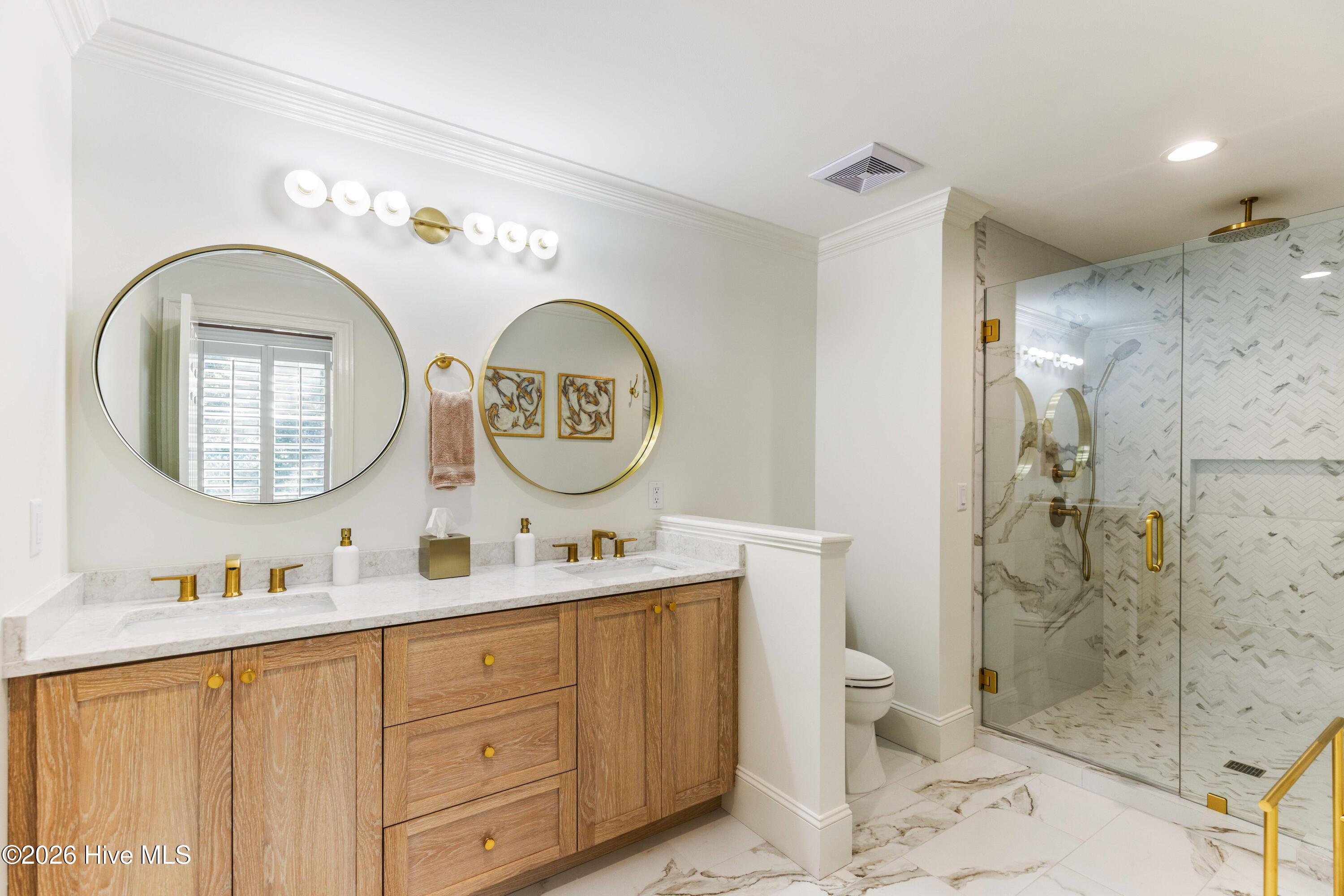 100555813 | Photo 66