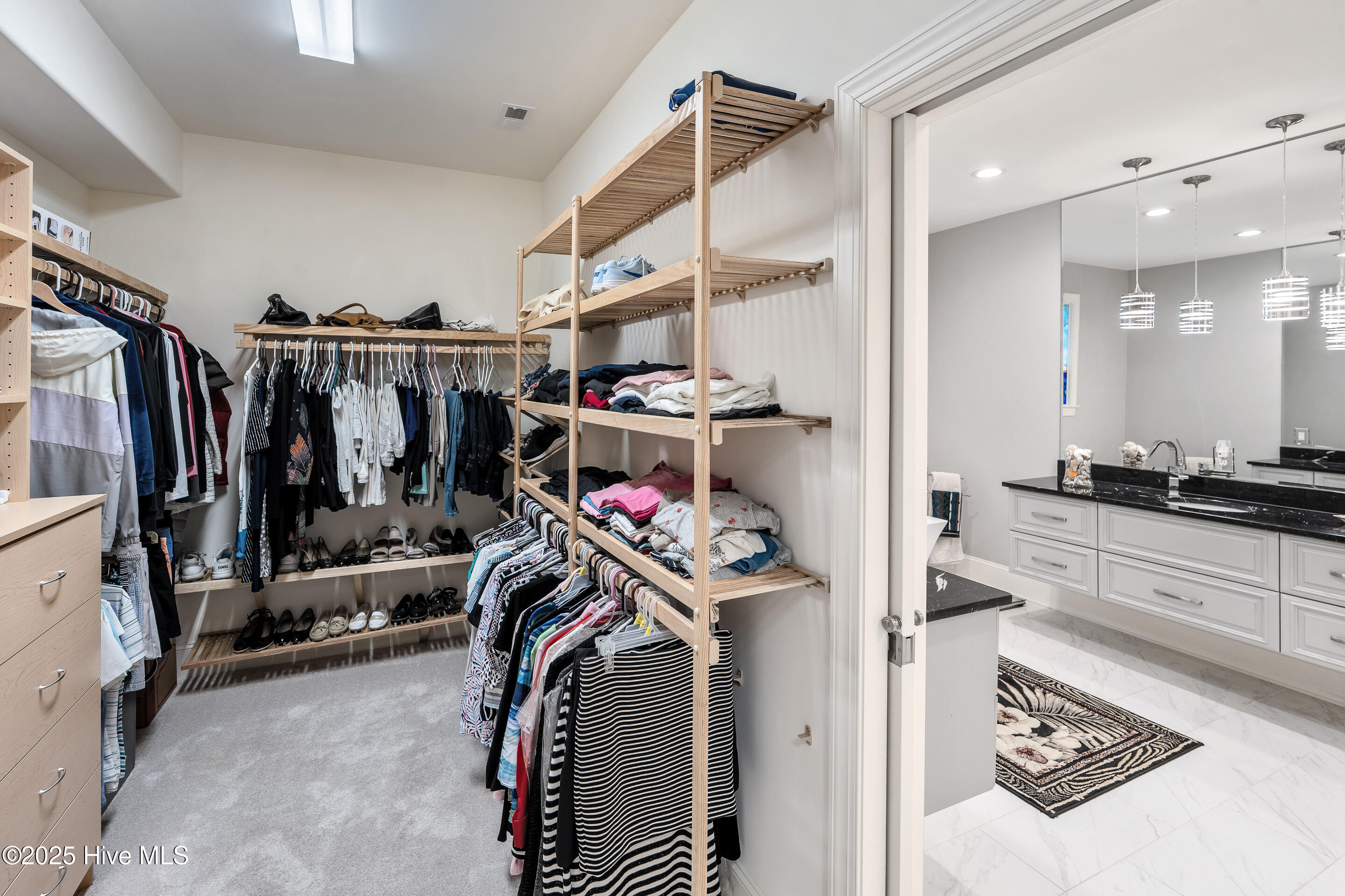 100549058 | Photo 31