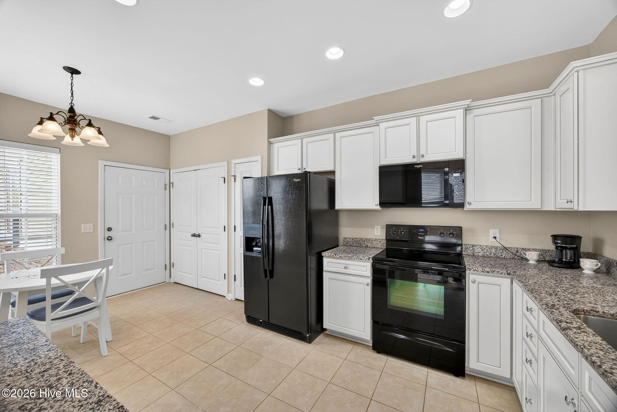 100563500 | Photo 11