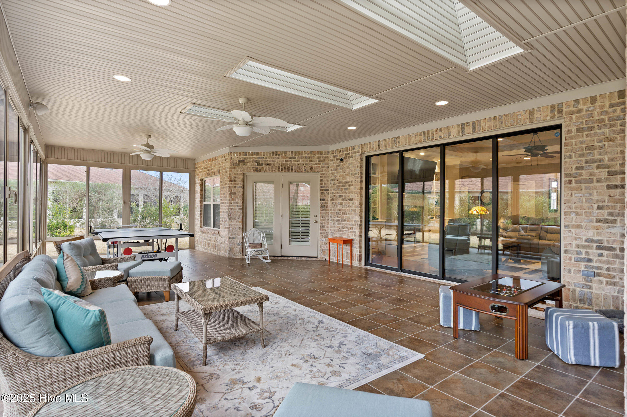 100543015 | Photo 24