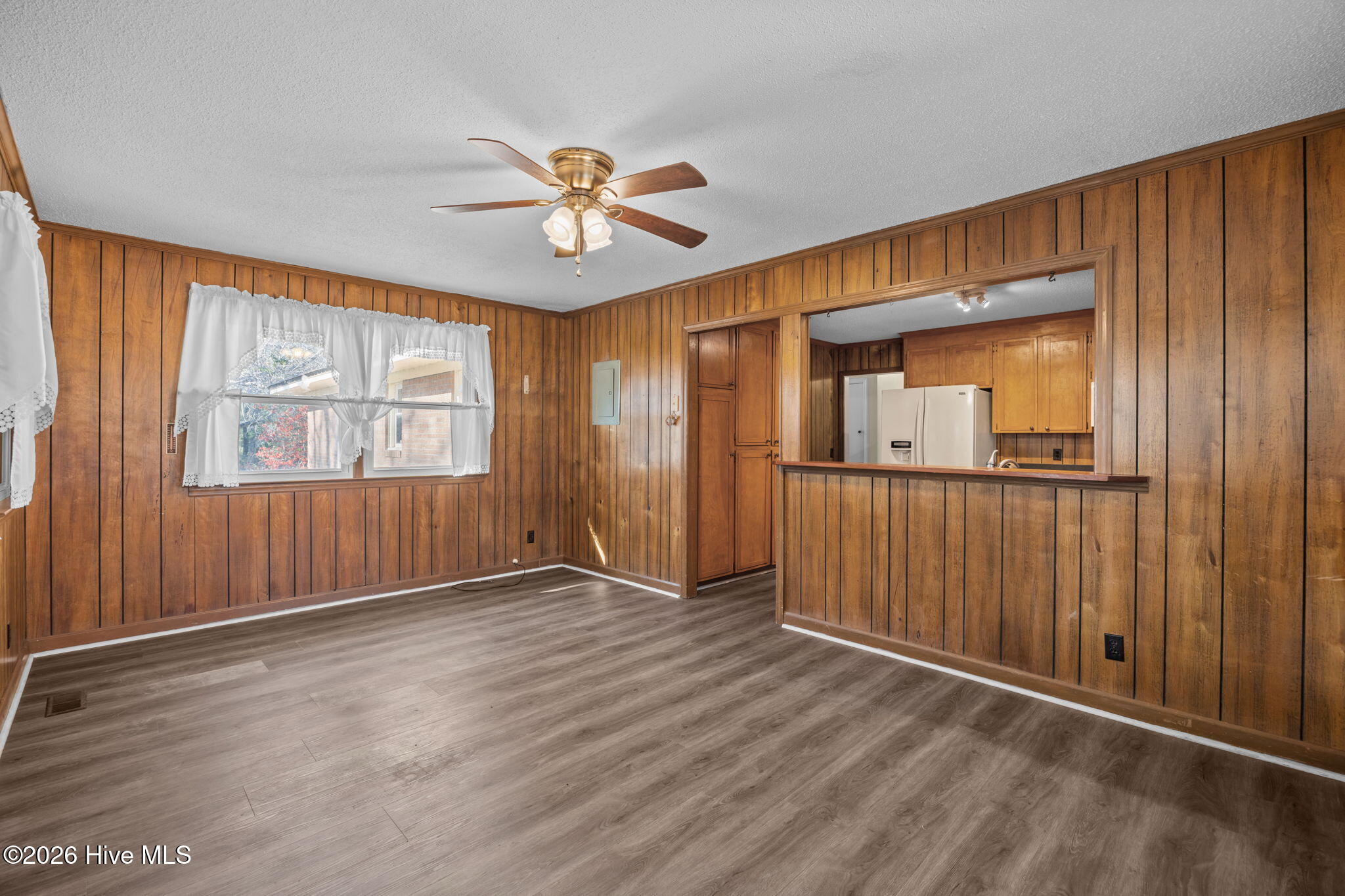 100559935 | Photo 23