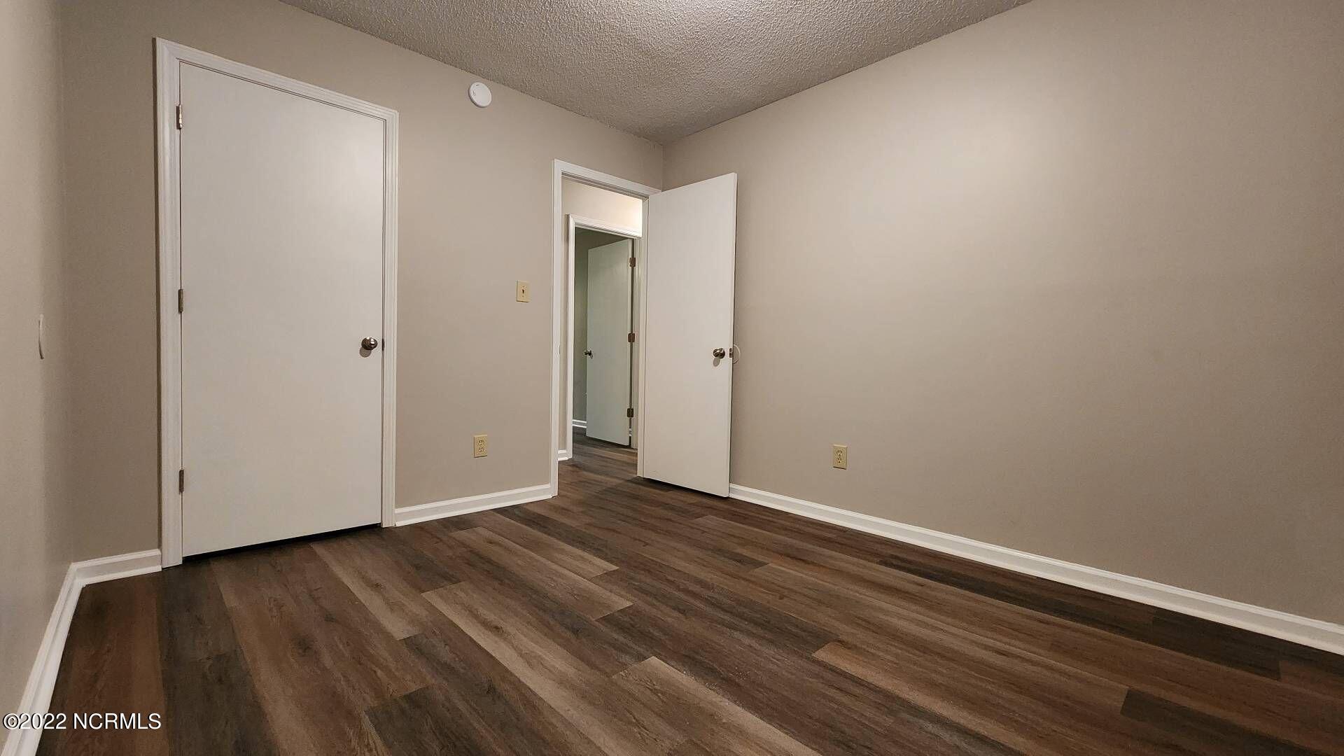 100547635 | Photo 14