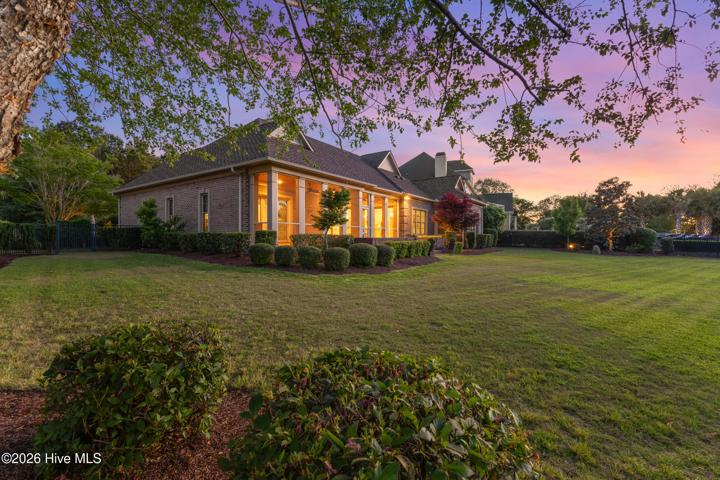 100567857 | Photo 45