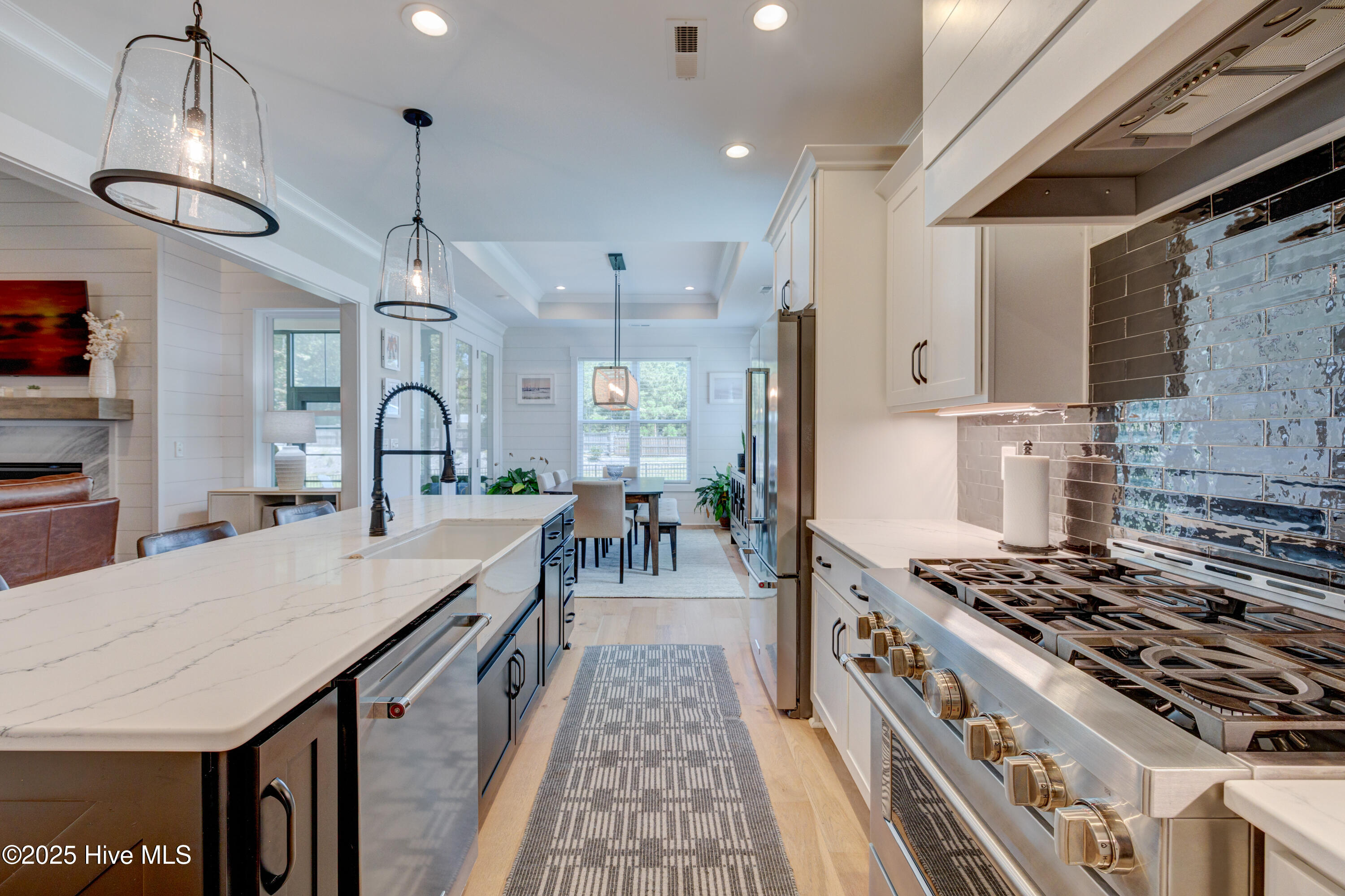 100531036 | Photo 19