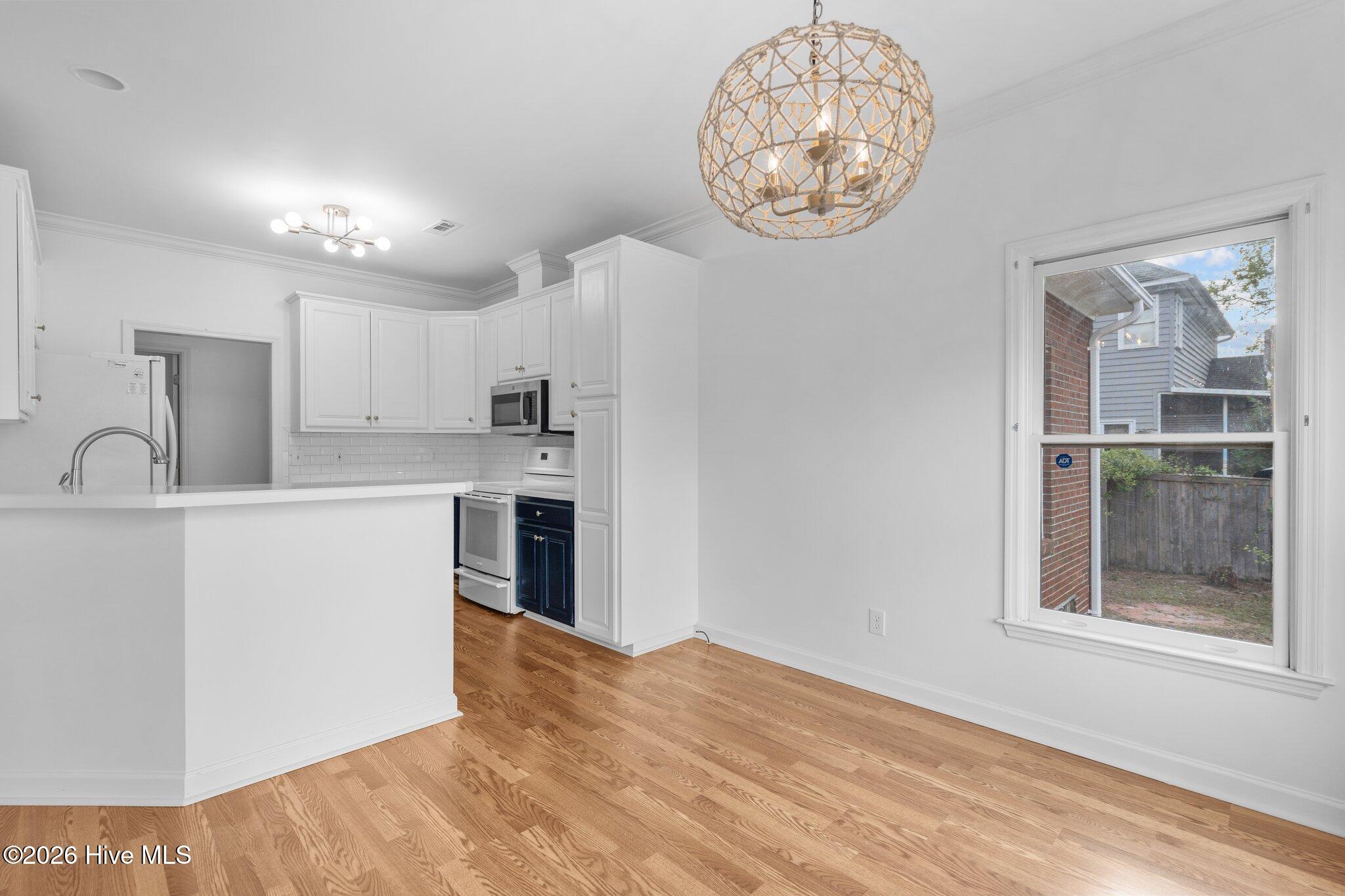 100570682 | Photo 10