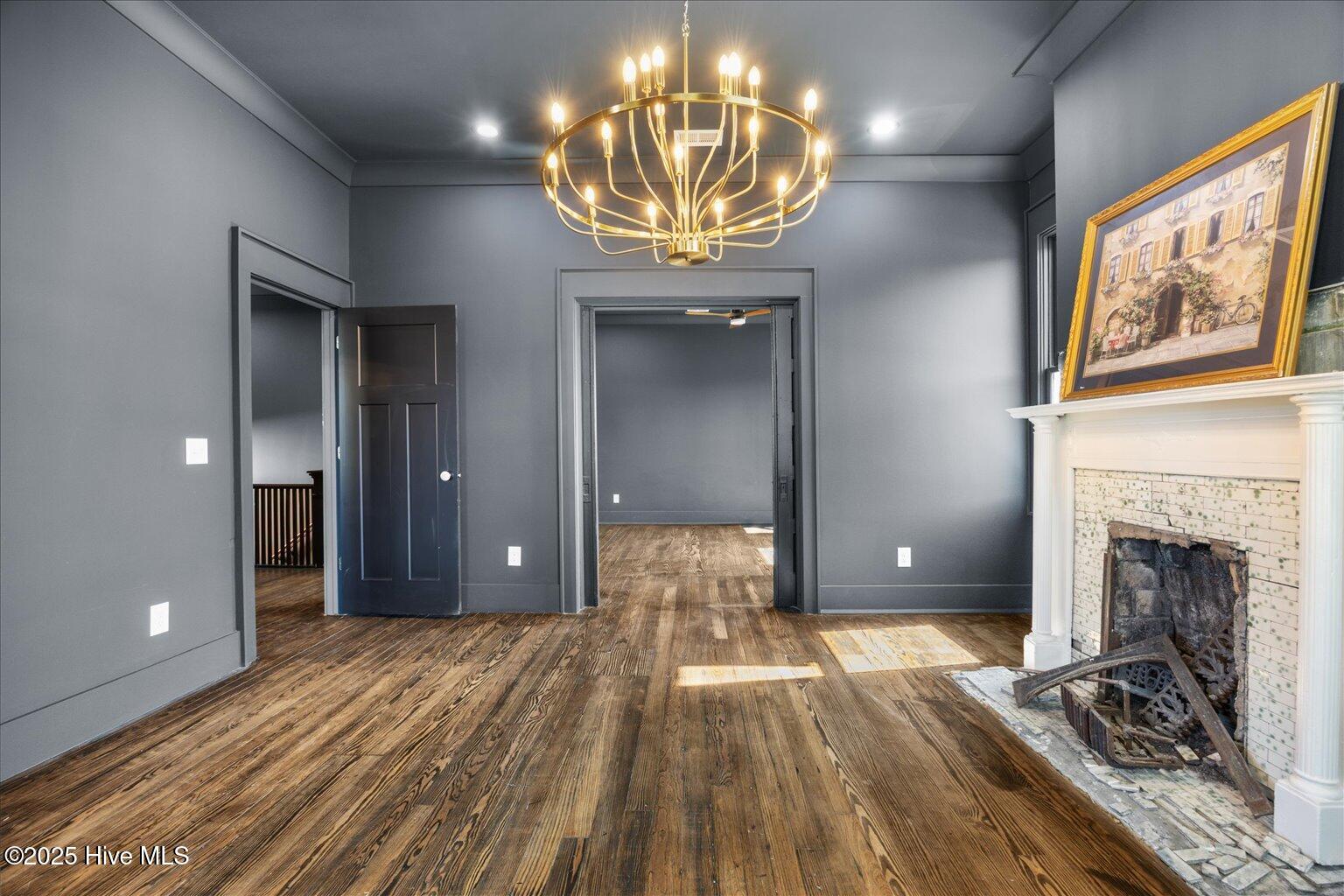 100537963 | Photo 37