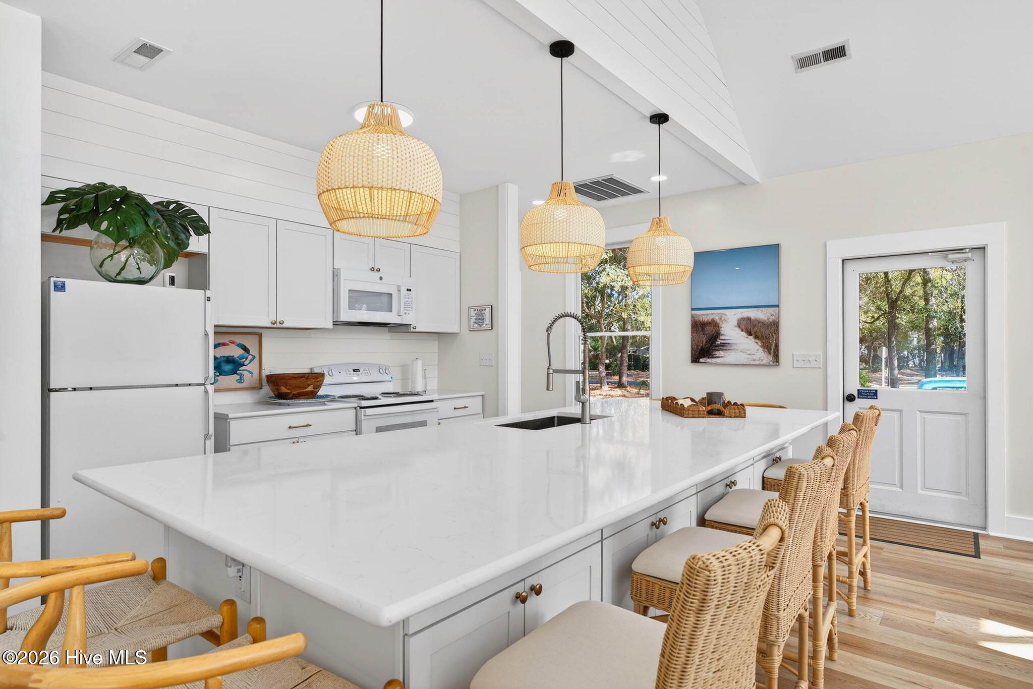 100564993 | Photo 60