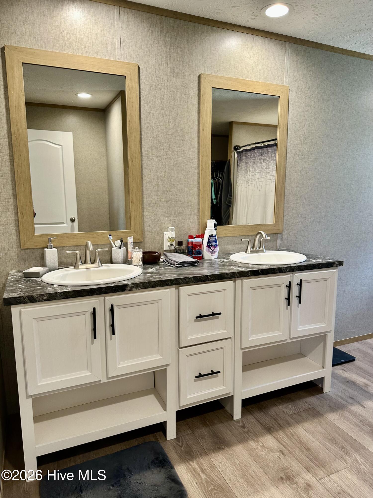 100548571 | Photo 40