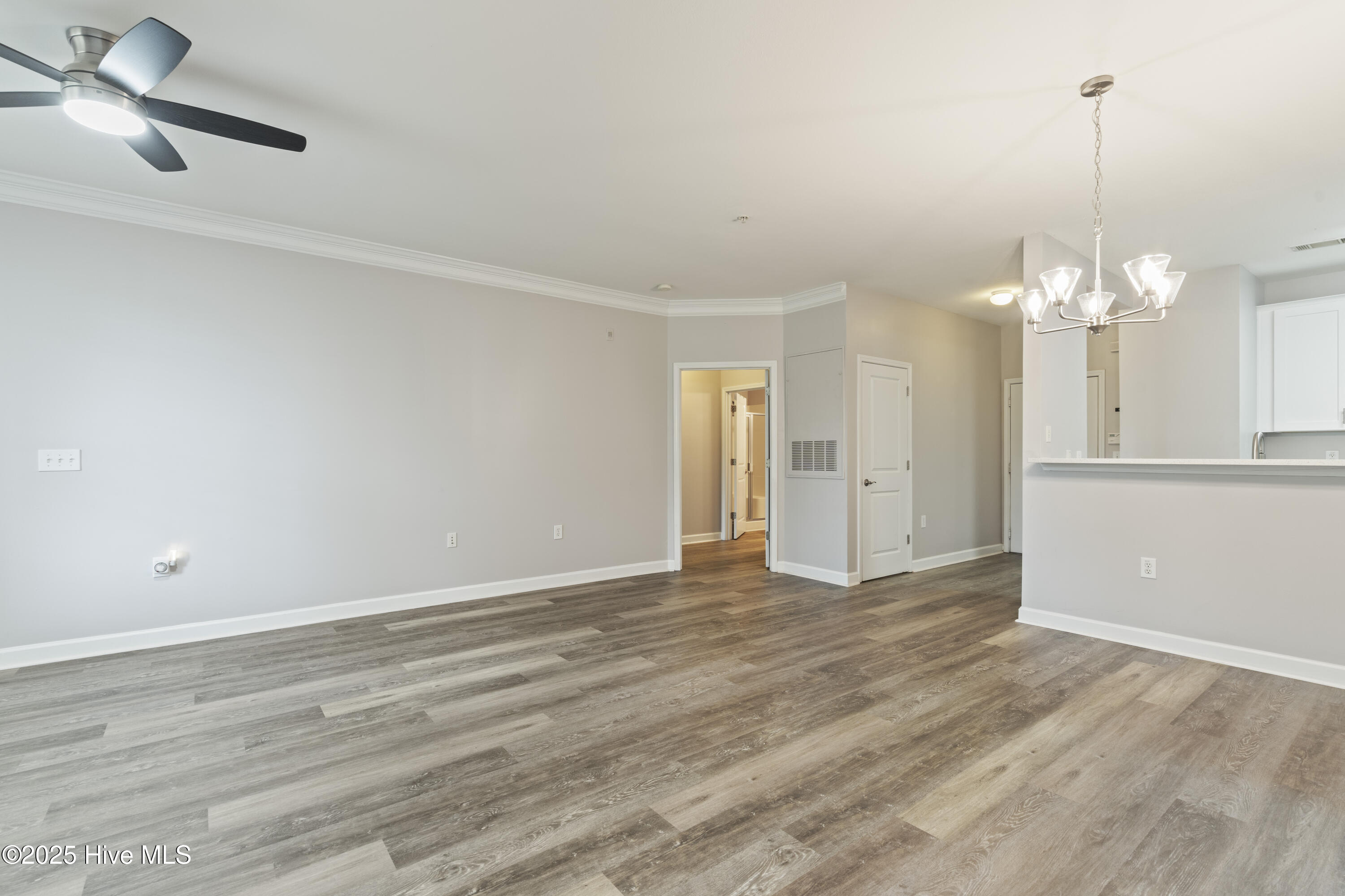 100525400 | Photo 14