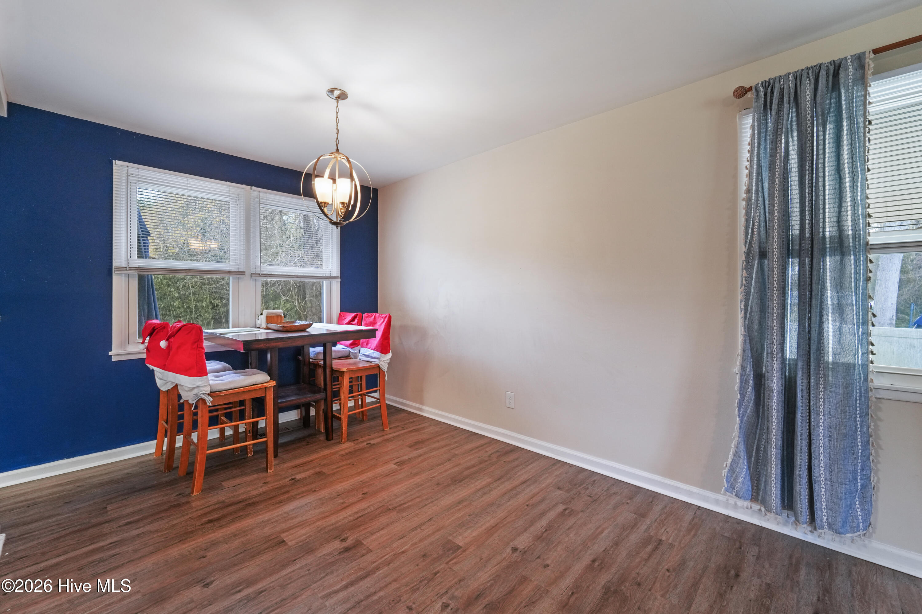 100561958 | Photo 11