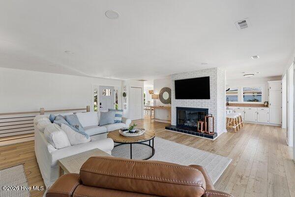 100556349 | Photo 10