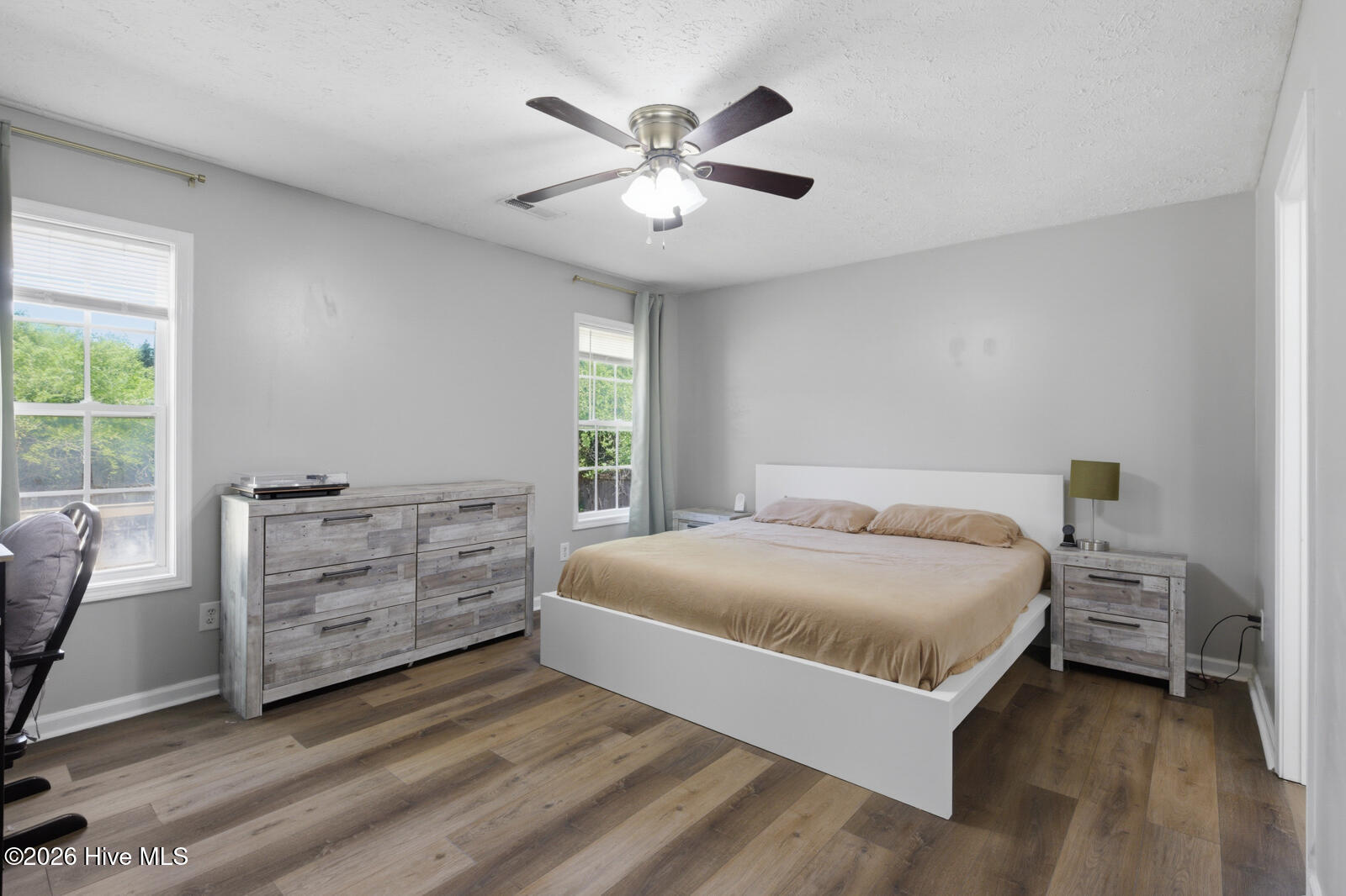 100568997 | Photo 26