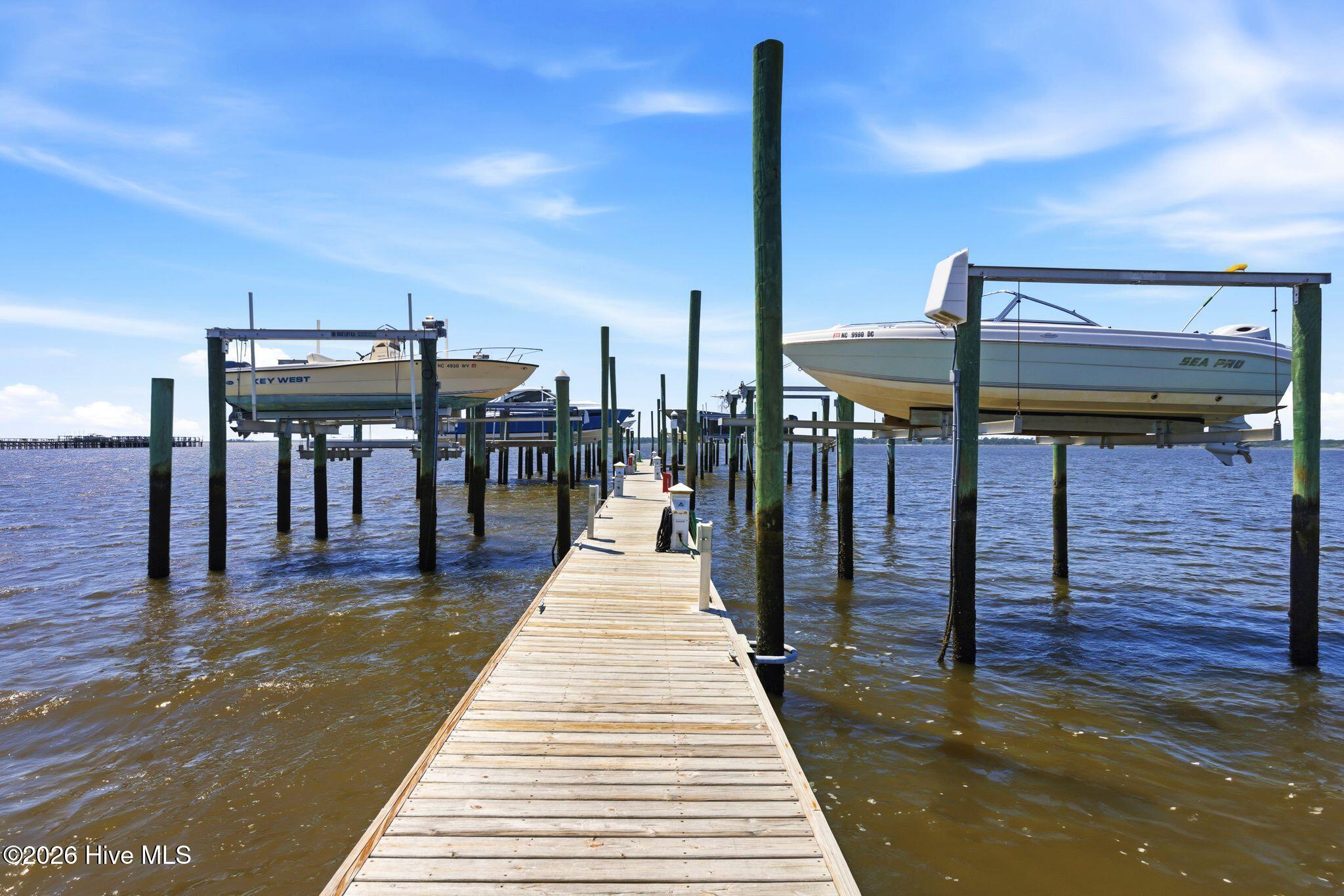 100568012 | Photo 97