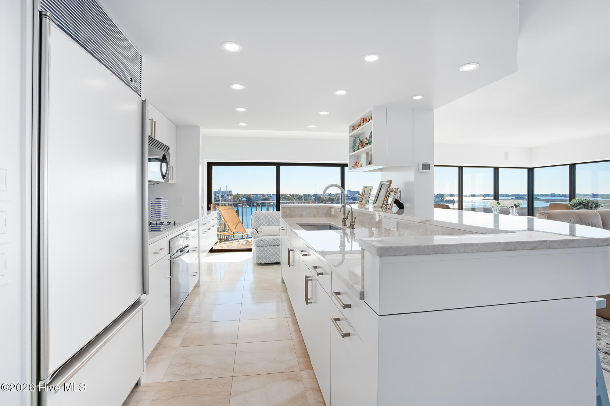 100557997 | Photo 16