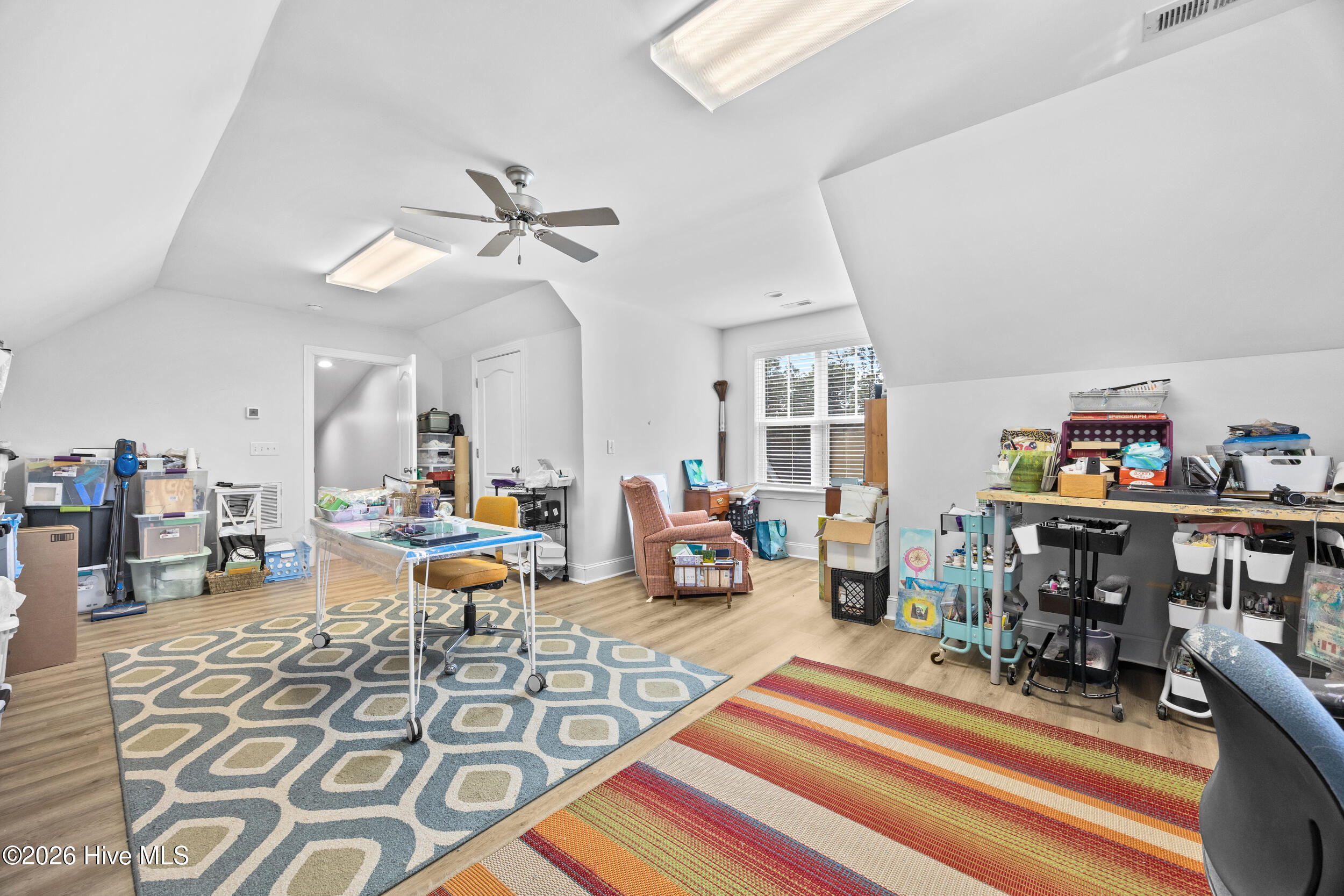 100553911 | Photo 21