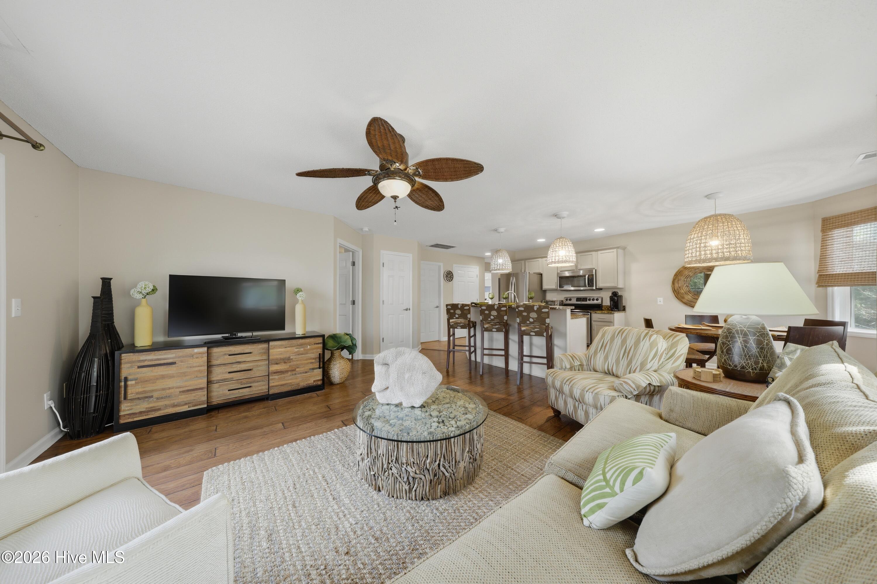 100561608 | Photo 15