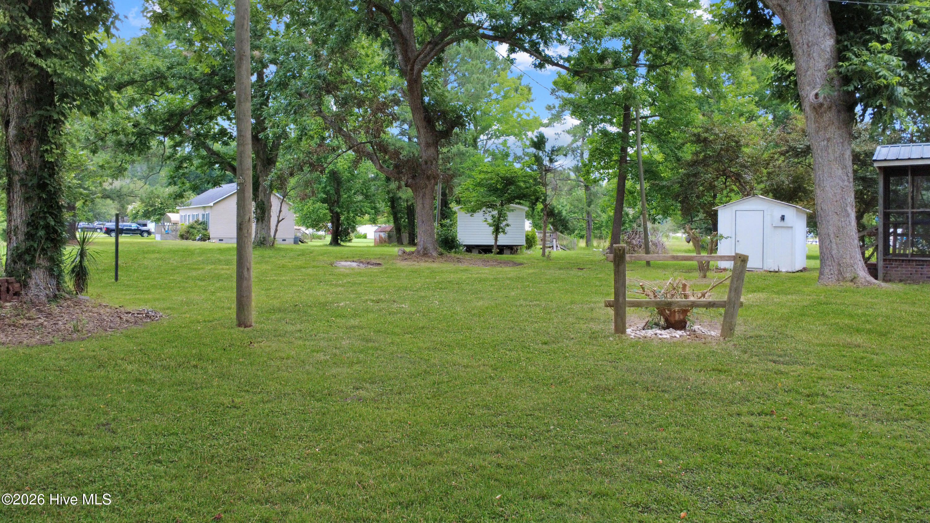 100585487 | Photo 23