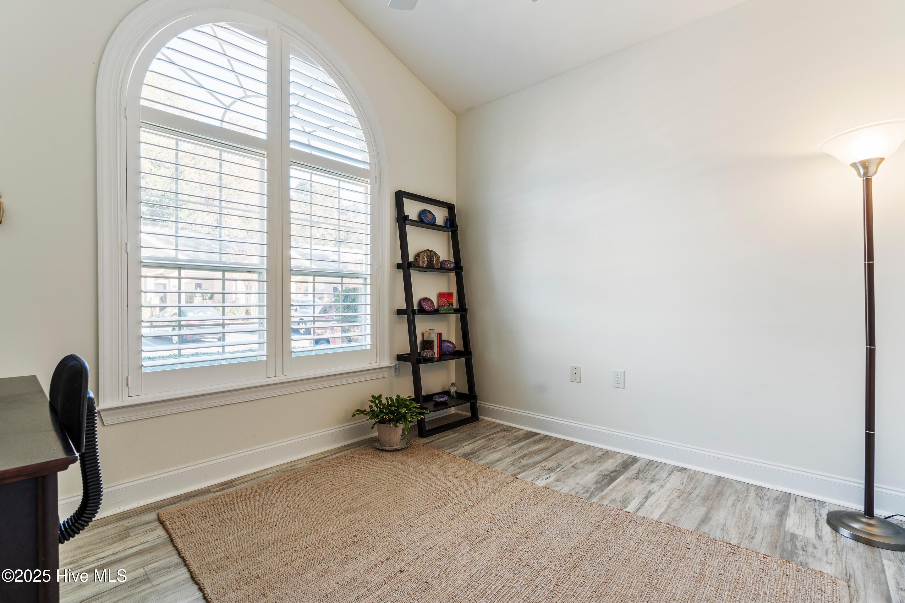 100563476 | Photo 25